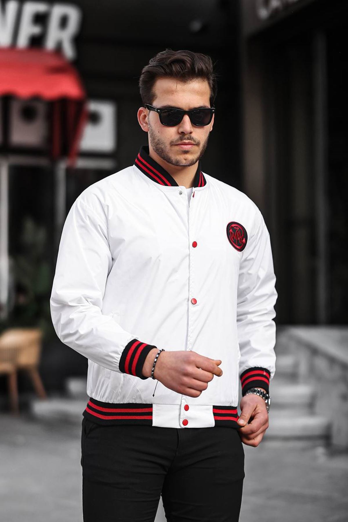 Erkek Baskılı Kapşonlu Beyaz Kolej Rüzgarlık & Yağmurluk