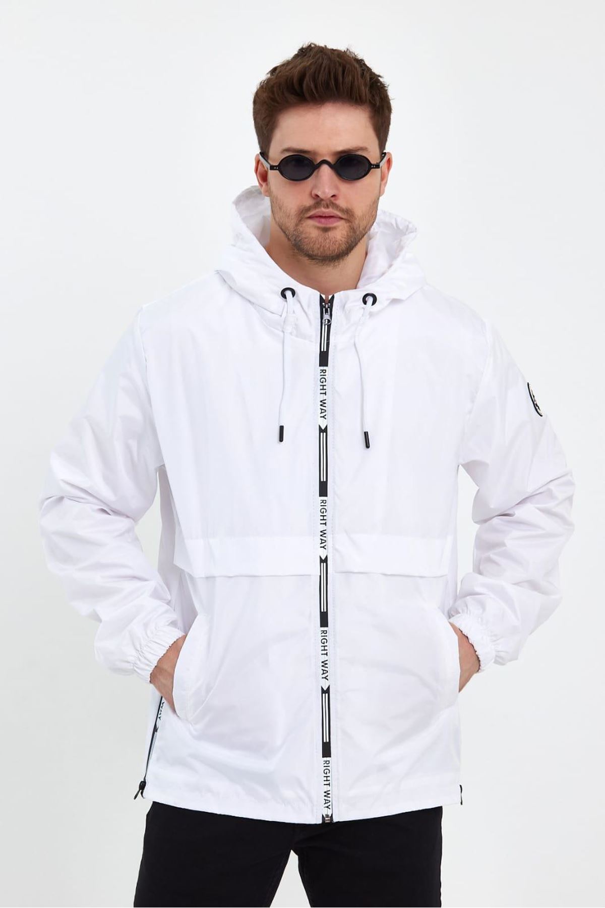 Erkek Baskılı Kapşonlu Beyaz Rüzgarlık & Yağmurluk