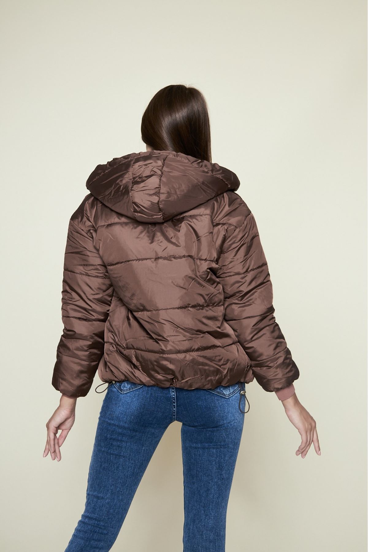 Kadın Kışlık Cepli Basic Kapüşonlu Kahve Şişme Mont