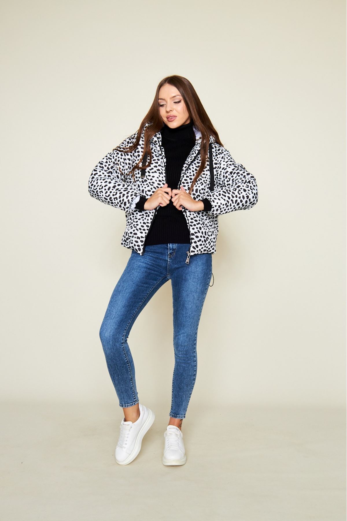 Kadın Kışlık Basic Kapüşonlu Desenli Beyaz Şişme Mont