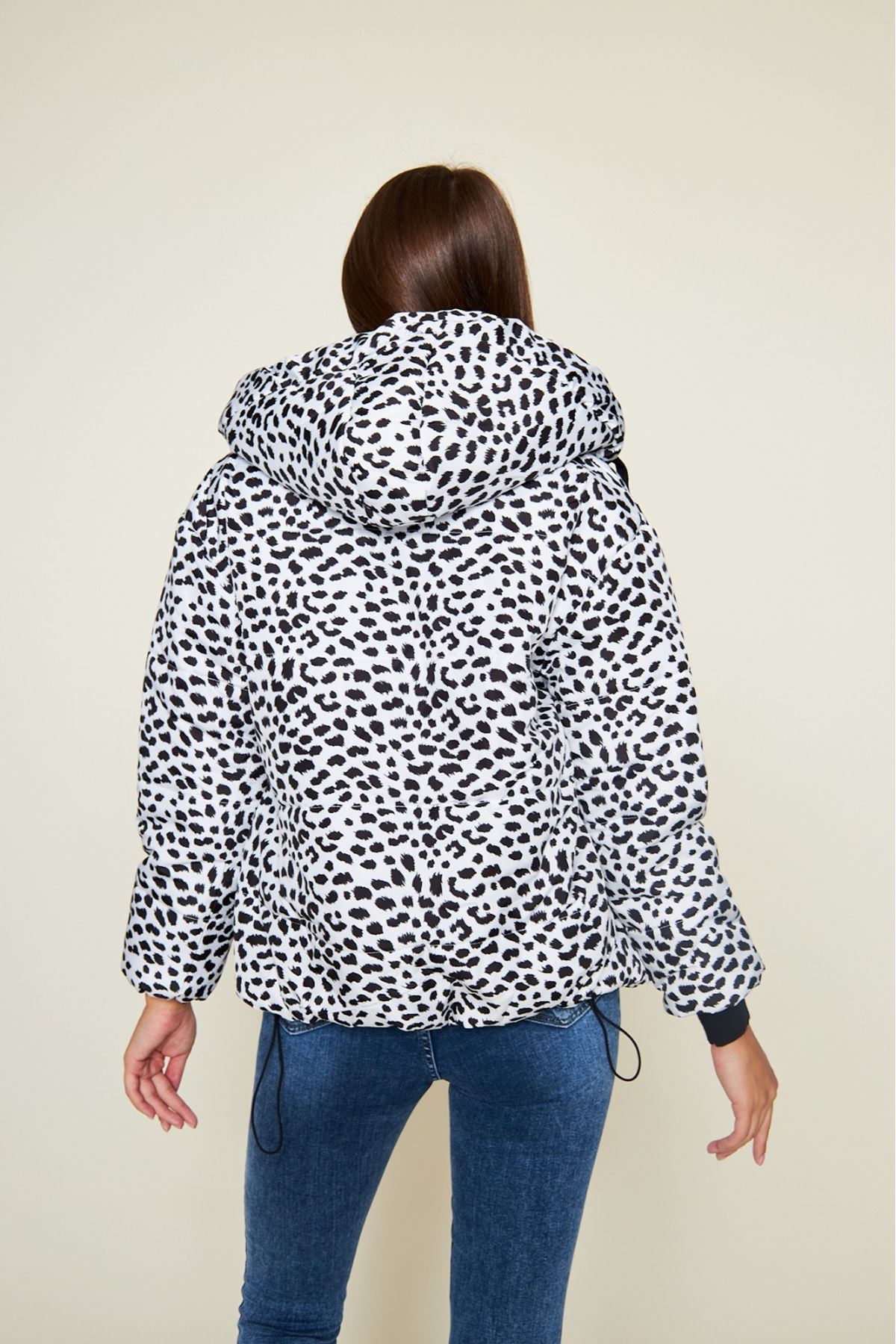 Kadın Kışlık Basic Kapüşonlu Desenli Beyaz Şişme Mont