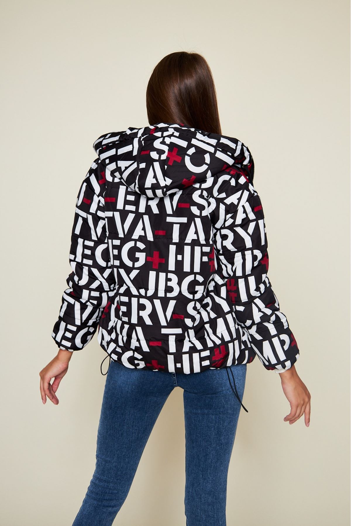 Kadın Kışlık Basic Kapüşonlu Desenli Siyah Şişme Mont