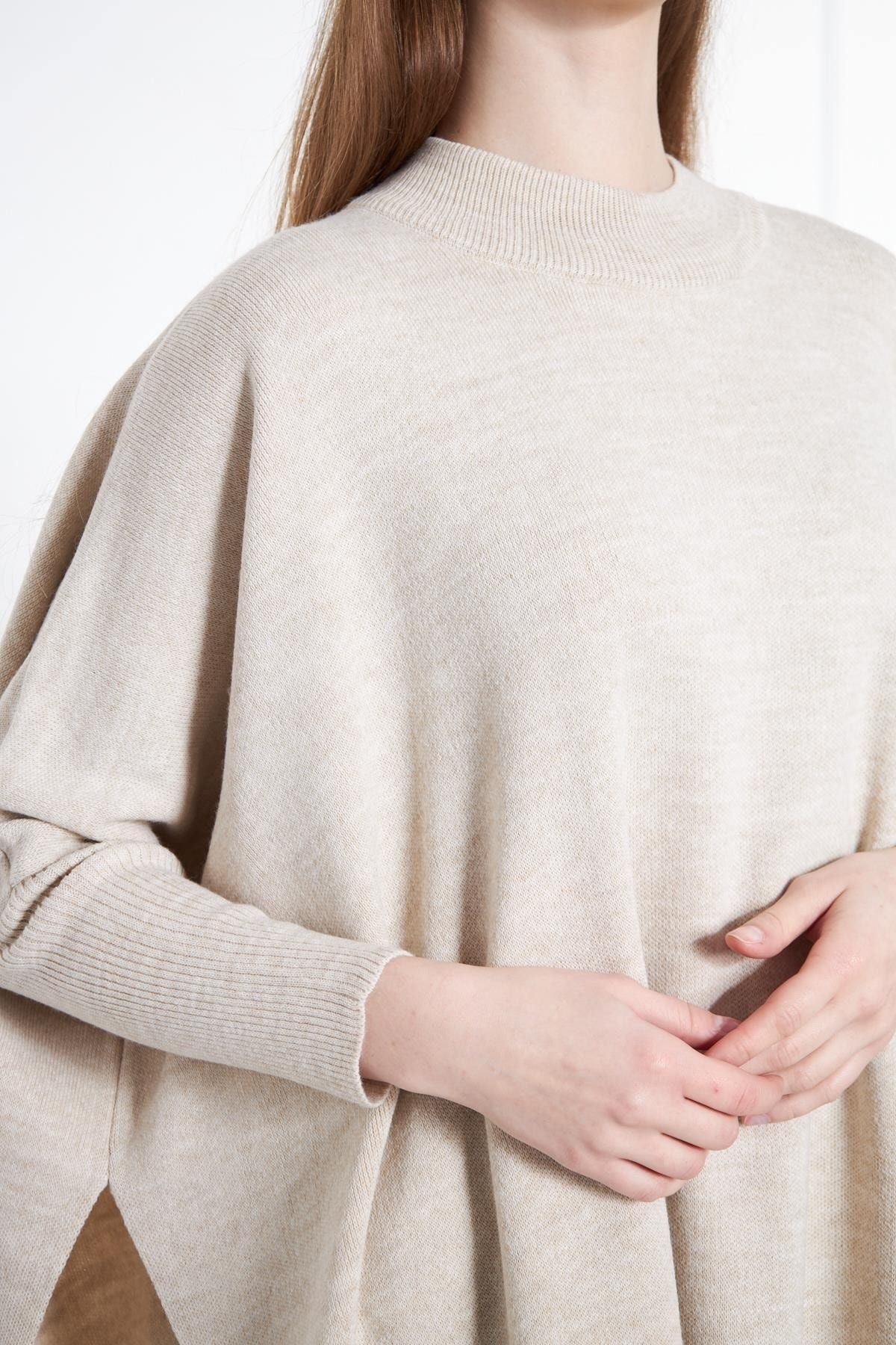 Kadın Yandan Yırtmaçlı Oversize Panço Kazak