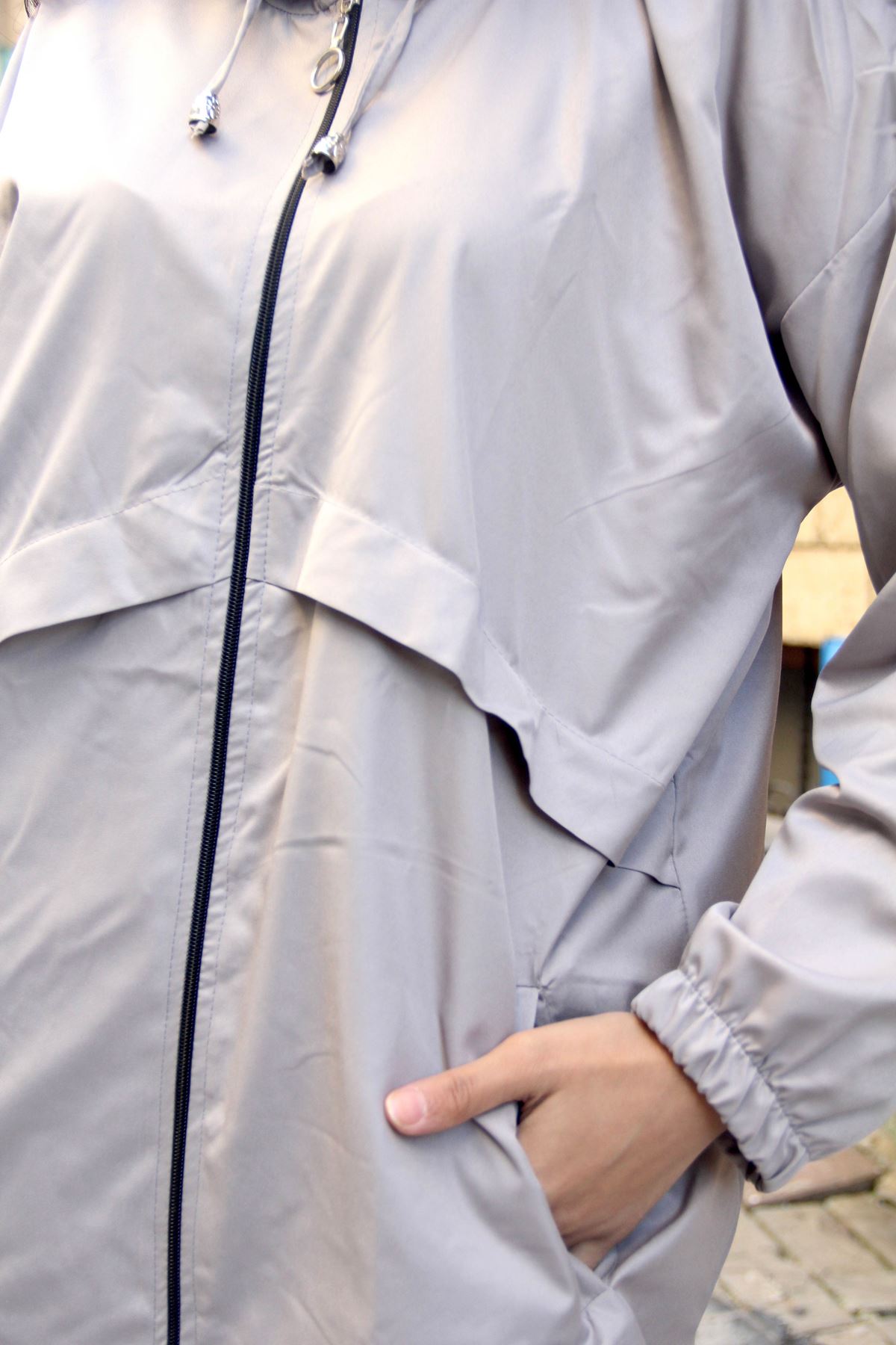 Kadın Kapşonlu Trend Cepli Oversize Uzun Gri Yağmurluk