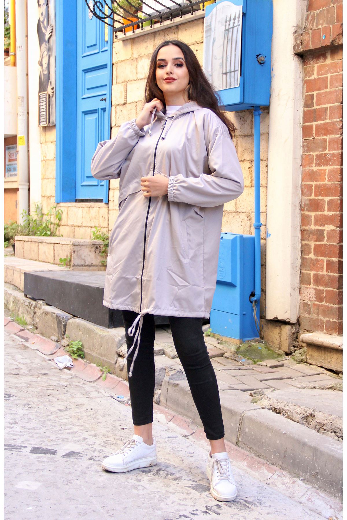 Kadın Kapşonlu Trend Cepli Oversize Uzun Gri Yağmurluk
