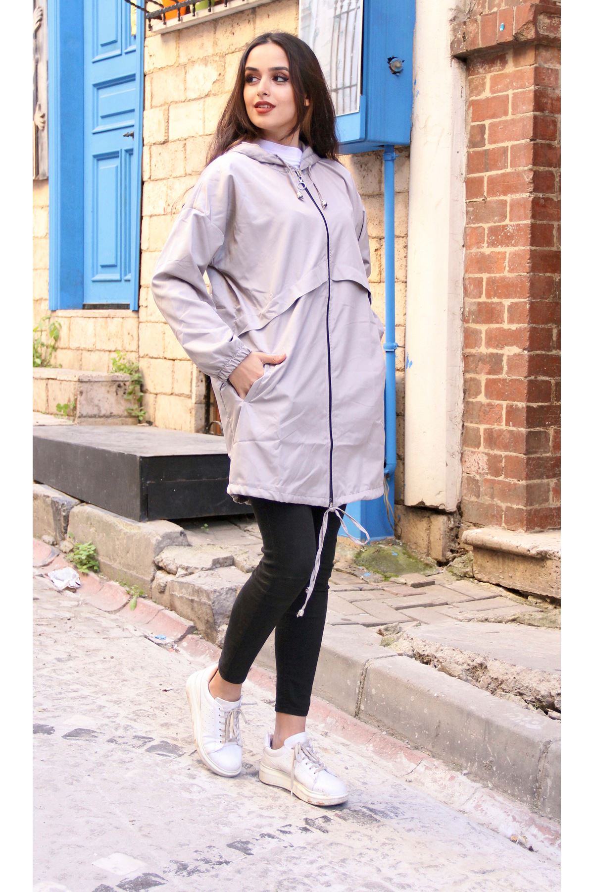 Kadın Kapşonlu Trend Cepli Oversize Uzun Gri Yağmurluk