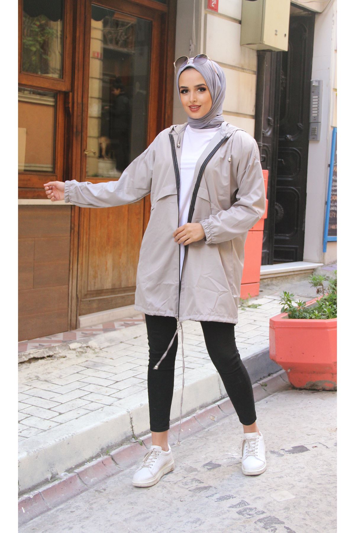 Kadın Kapşonlu Trend Cepli Oversize Uzun Gri Yağmurluk