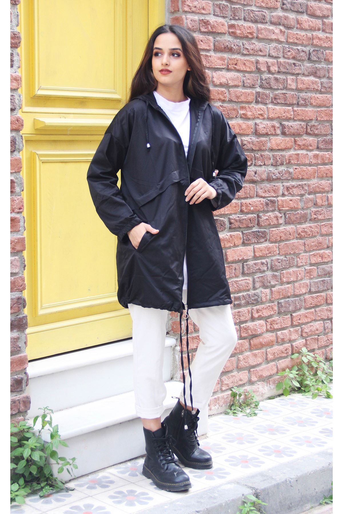 Kadın Kapşonlu Trend Cepli Oversize Uzun Siyah Yağmurluk