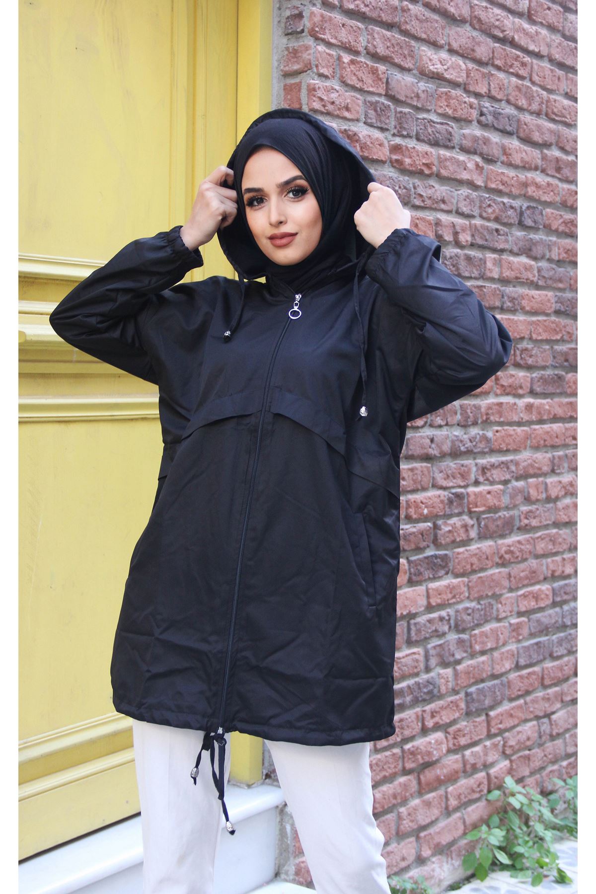 Kadın Kapşonlu Trend Cepli Oversize Uzun Siyah Yağmurluk