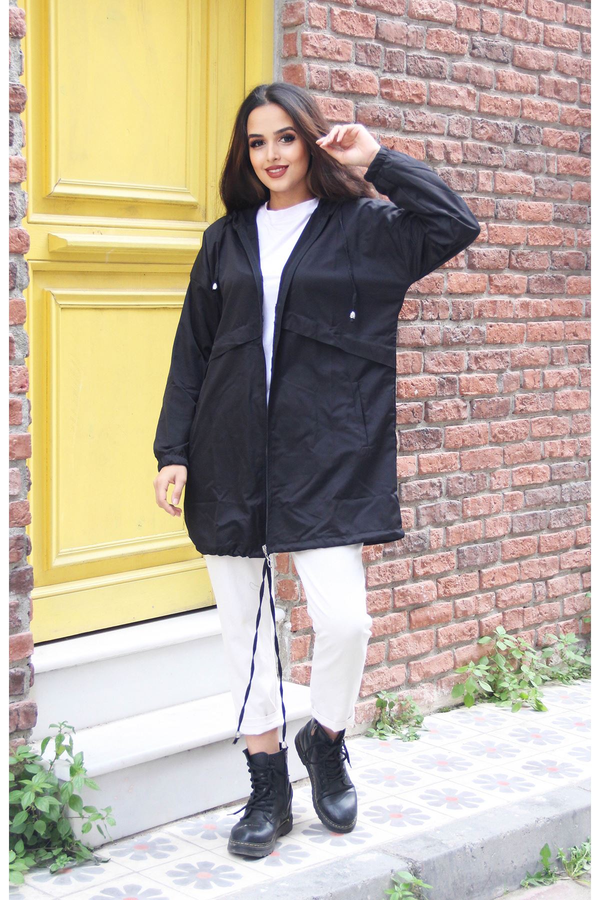 Kadın Kapşonlu Trend Cepli Oversize Uzun Siyah Yağmurluk