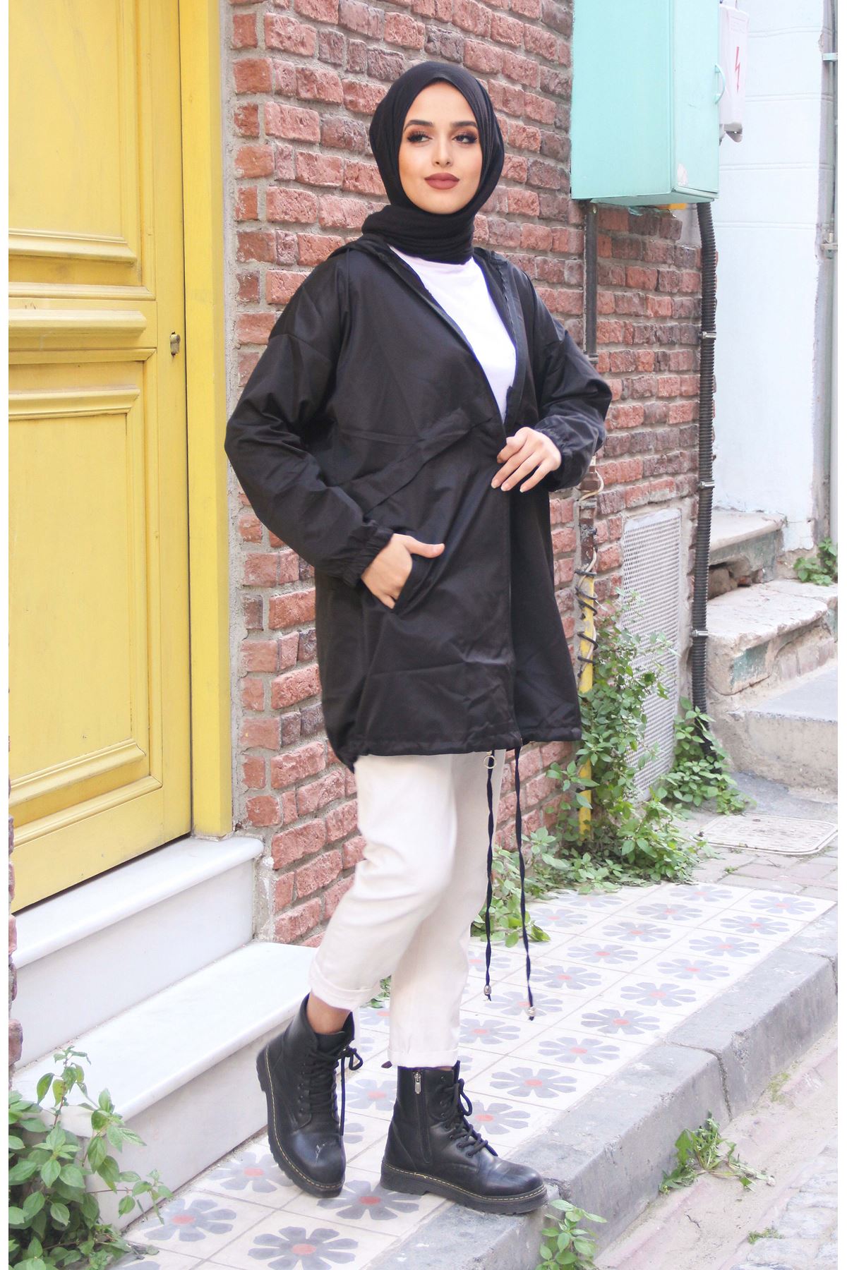 Kadın Kapşonlu Trend Cepli Oversize Uzun Siyah Yağmurluk