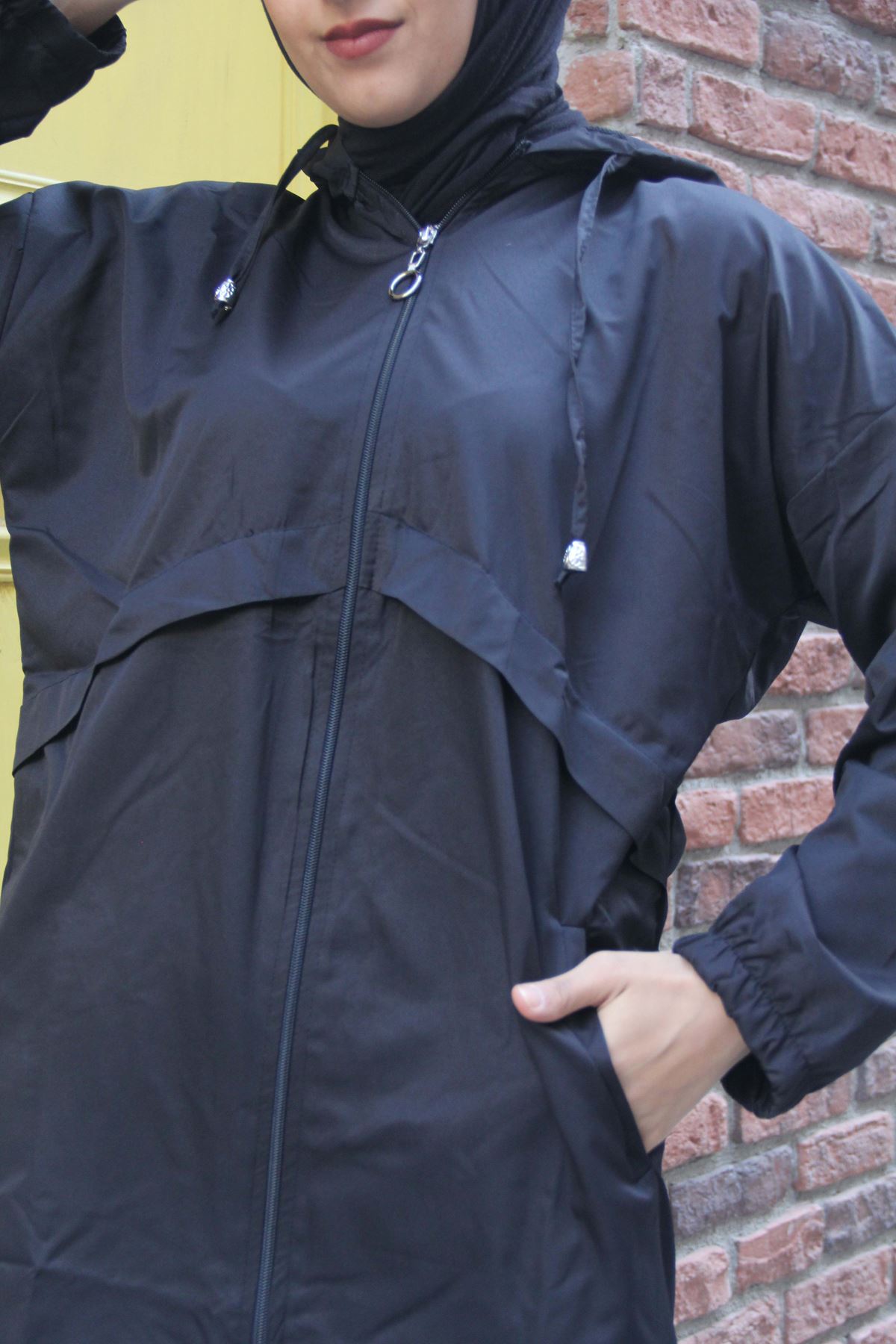 Kadın Kapşonlu Trend Cepli Oversize Uzun Siyah Yağmurluk