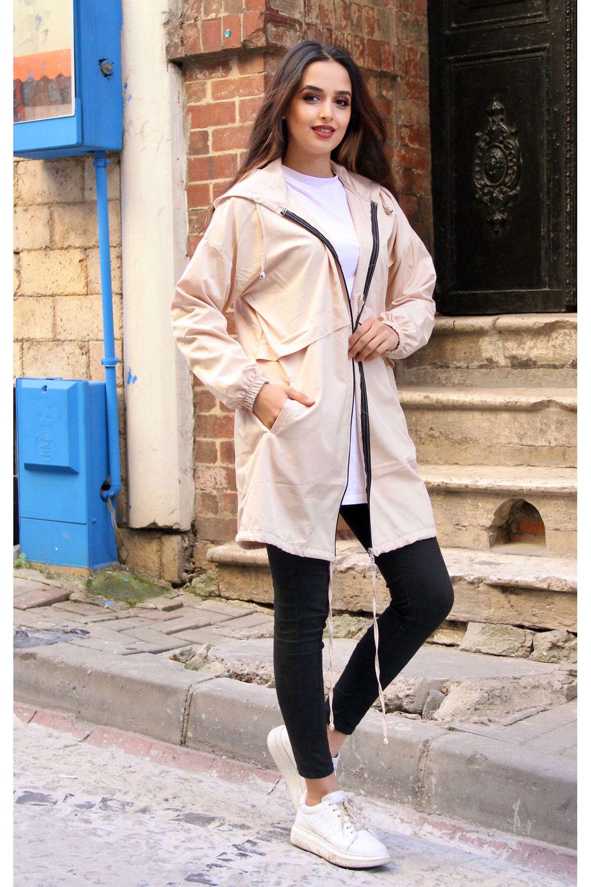 Kadın Kapşonlu Trend Cepli Oversize Uzun Krem Yağmurluk