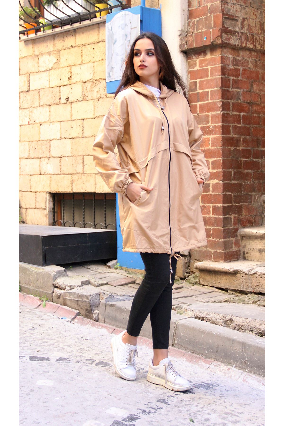Kadın Kapşonlu Trend Cepli Oversize Uzun Bej Yağmurluk