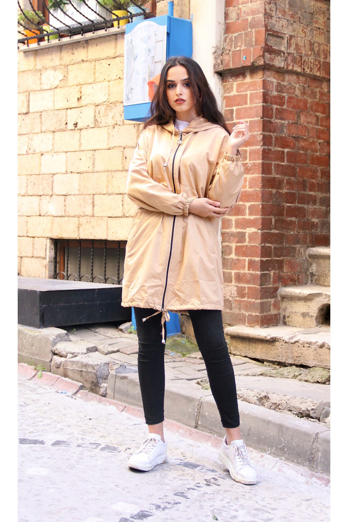 Kadın Kapşonlu Trend Cepli Oversize Uzun Bej Yağmurluk