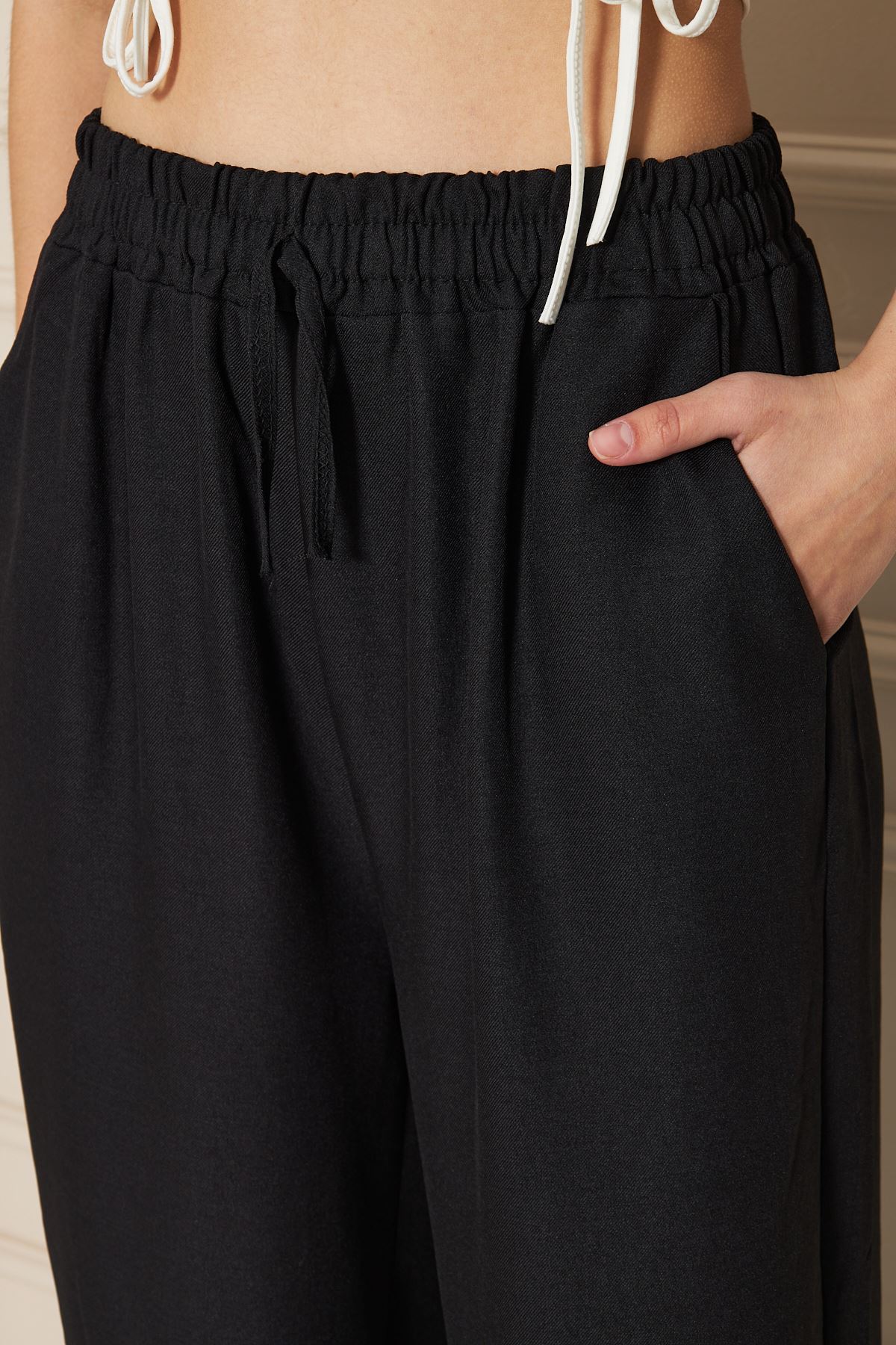 Kadın Trend Yüksek Bel Lastikli Siyah Bol Pantolon