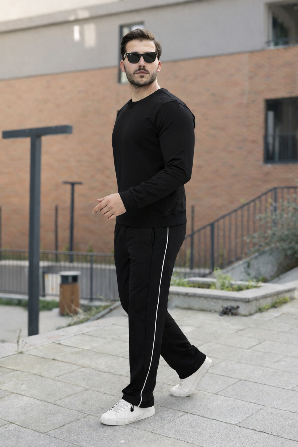 Erkek Çizgili Bisiklet Yaka Dar Siyah Eşofman Takımı