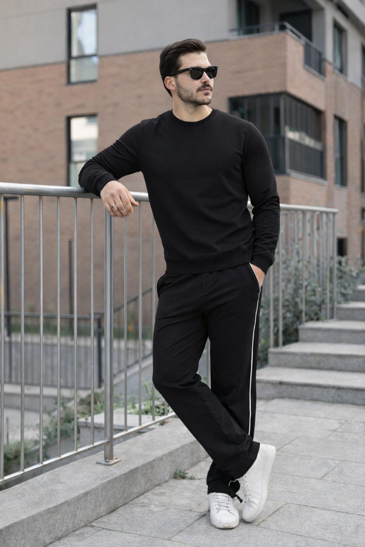 Erkek Çizgili Bisiklet Yaka Dar Siyah Eşofman Takımı