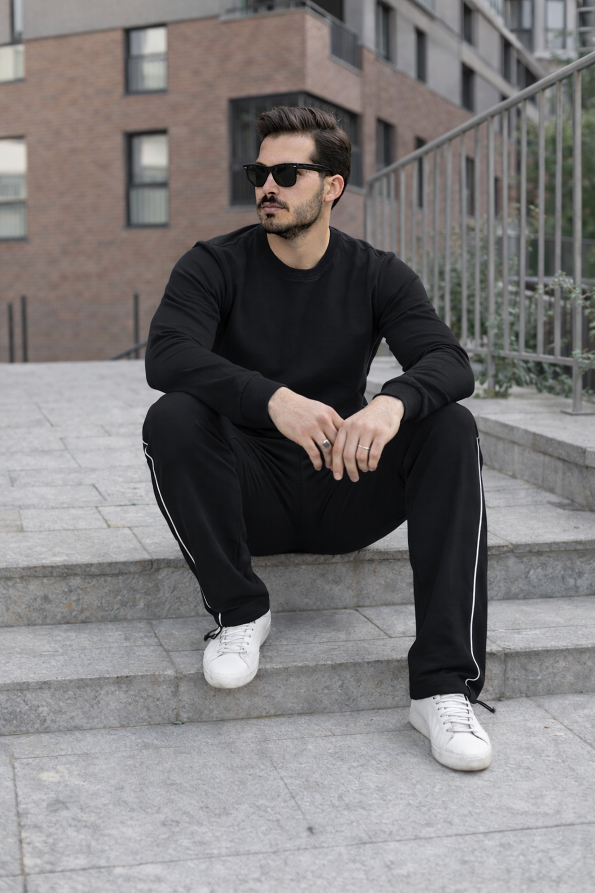 Erkek Çizgili Bisiklet Yaka Dar Siyah Eşofman Takımı