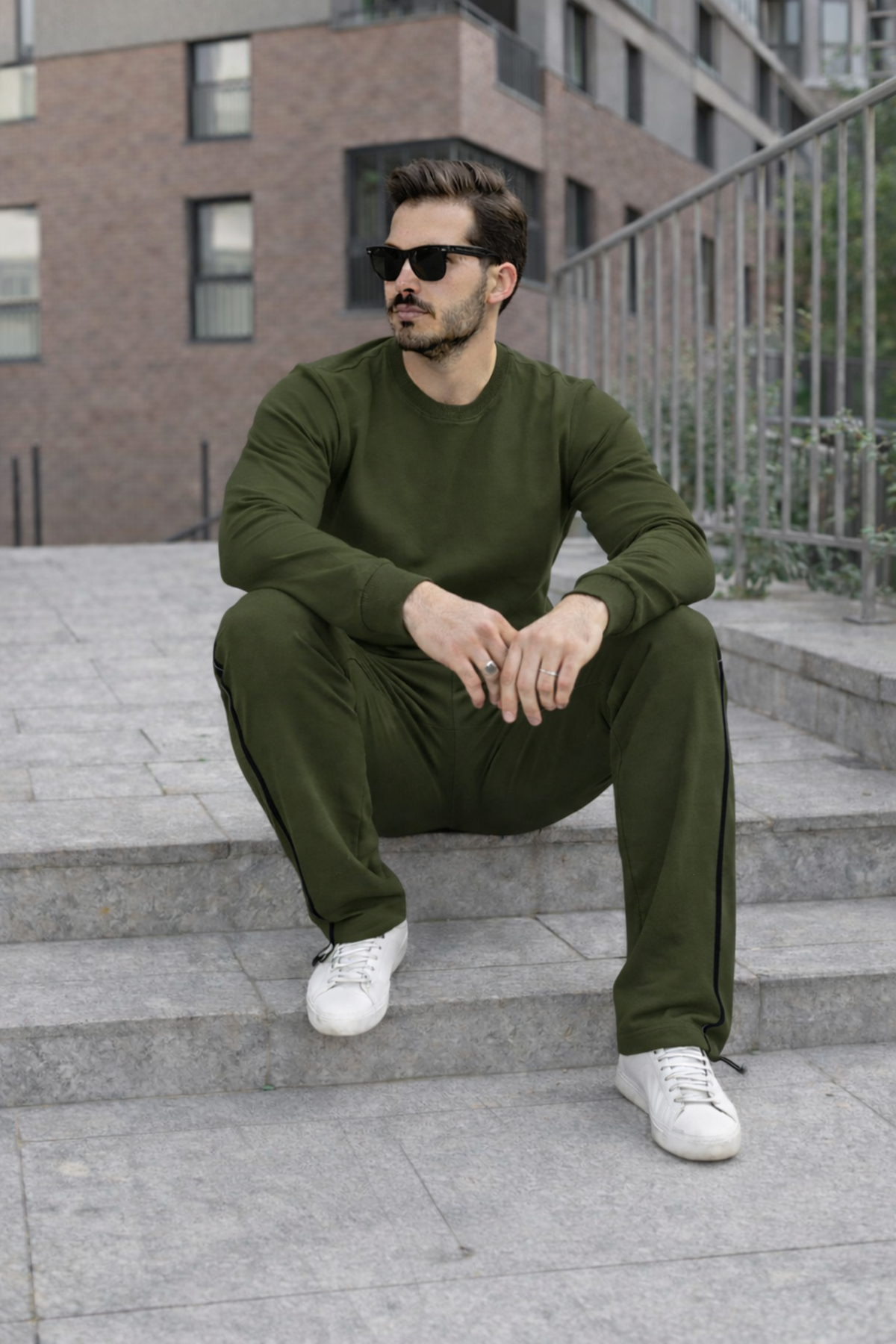 Erkek Çizgili Bisiklet Yaka Dar Haki Eşofman Takımı