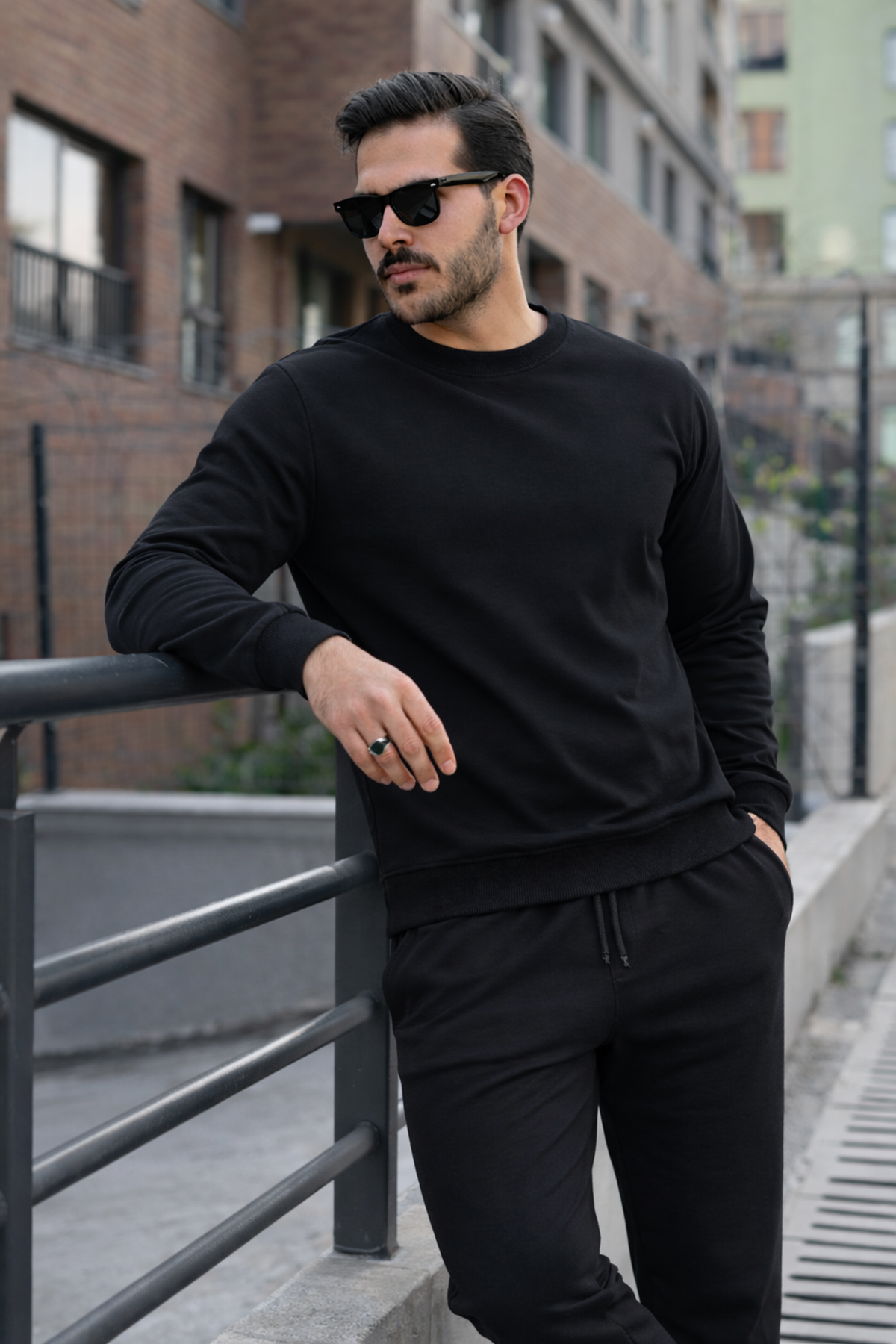 Erkek Pamuklu Bisiklet Yaka Dar Siyah Eşofman Takımı