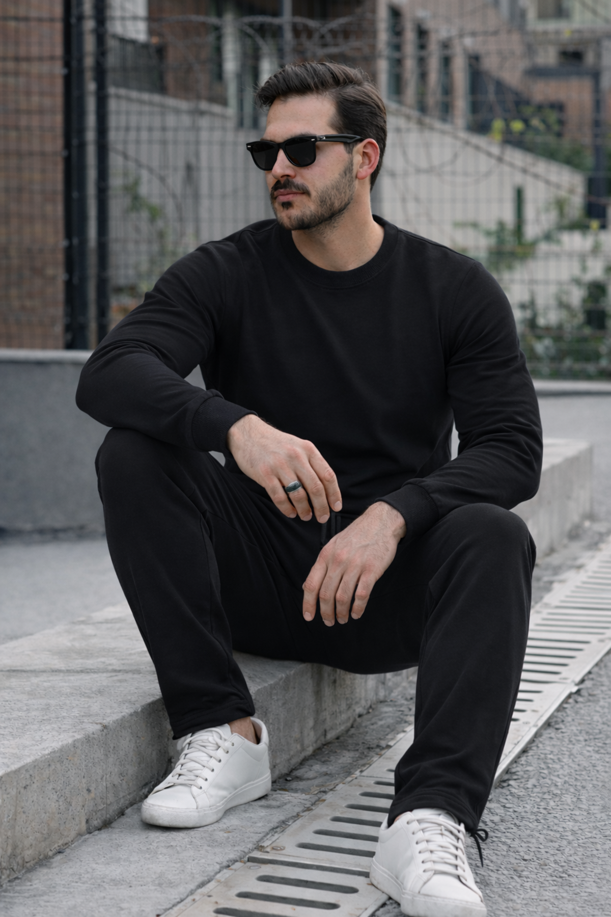 Erkek Pamuklu Bisiklet Yaka Dar Siyah Eşofman Takımı