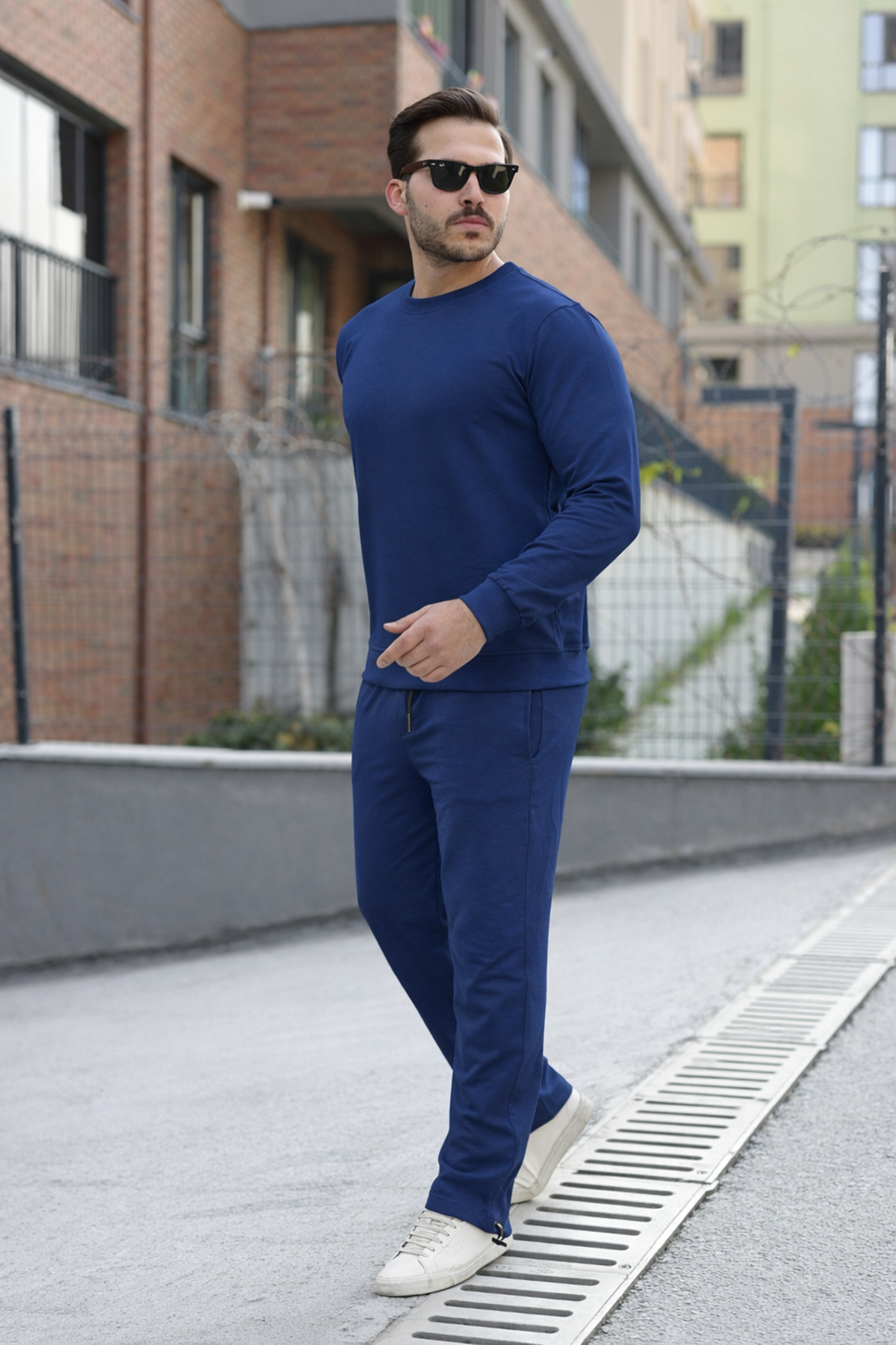 Erkek Pamuklu Bisiklet Yaka Dar Lacivert Eşofman Takımı