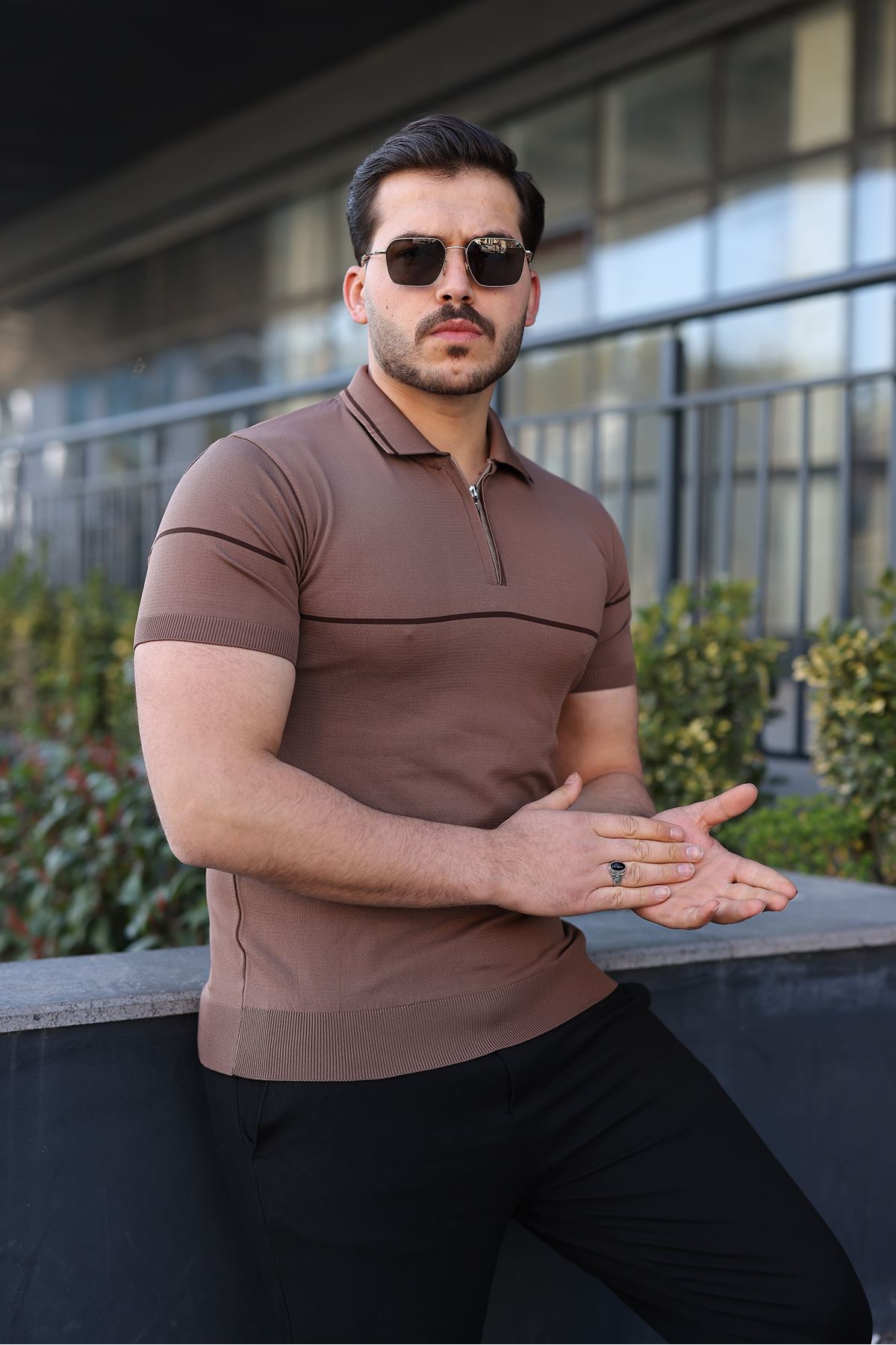 Erkek Günlük Çizgili Fermuarlı Triko S.Kahve Polo Yaka Tişört