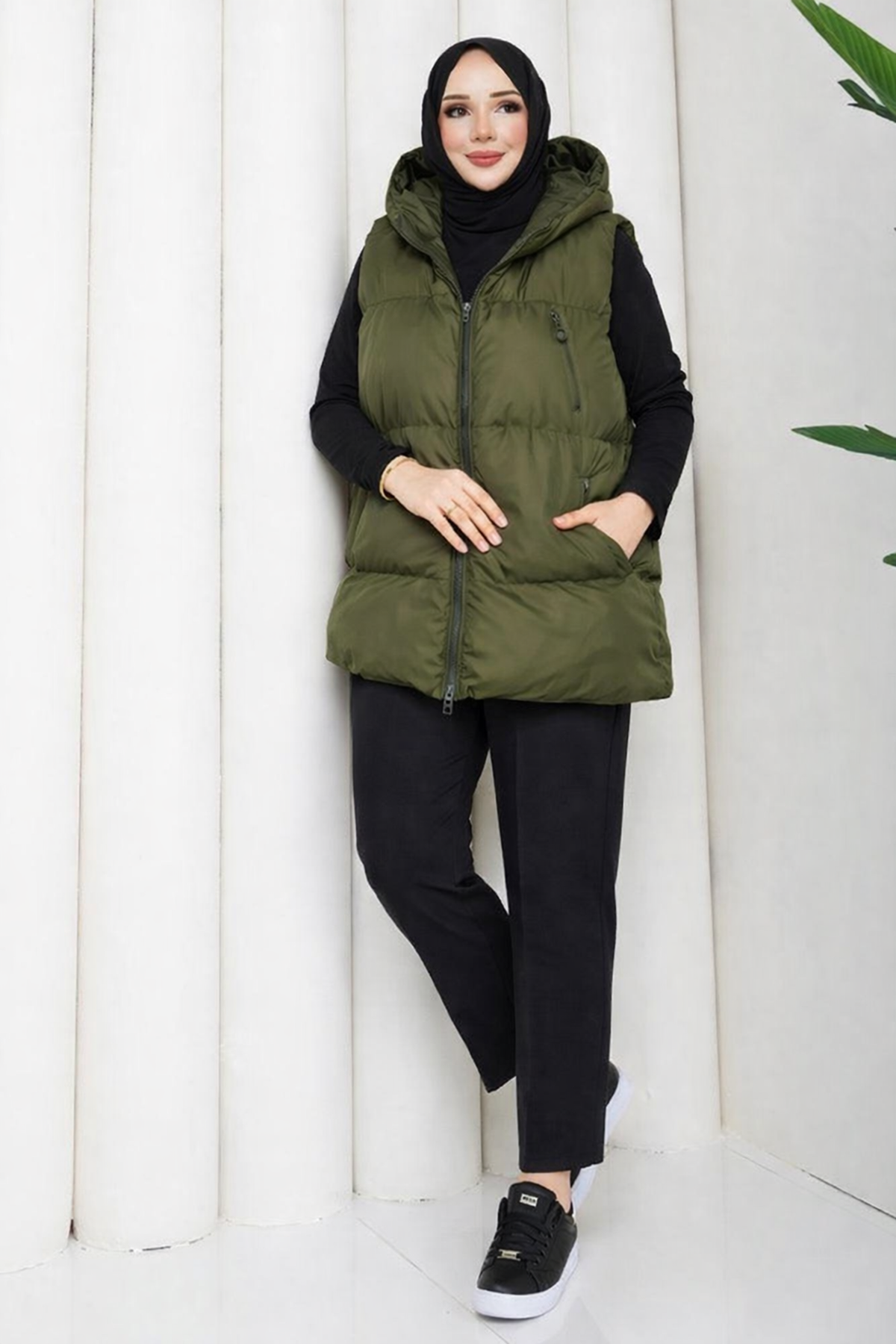 Kadın Fermuarlı Cepli Kapşonlu Haki Şişme Yelek