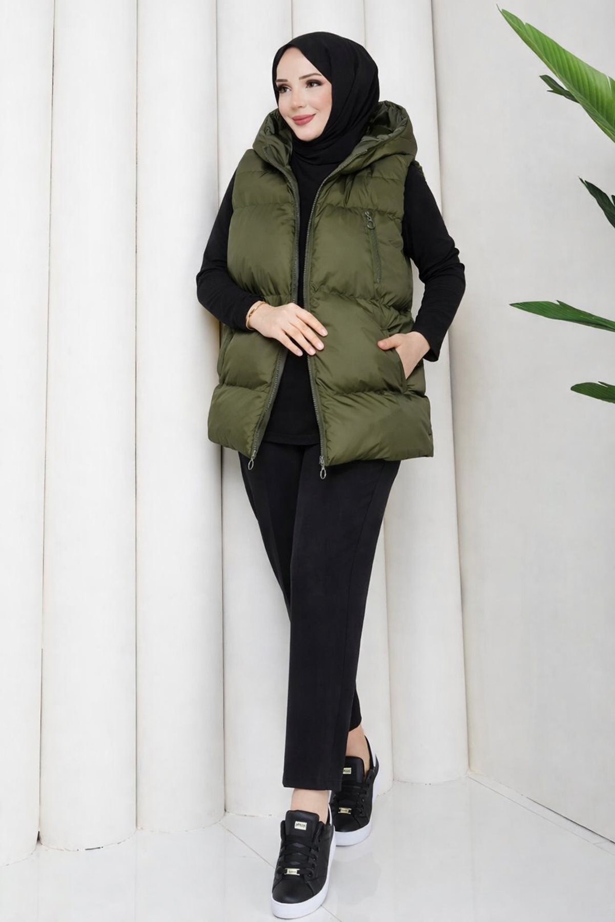 Kadın Fermuarlı Cepli Kapşonlu Haki Şişme Yelek