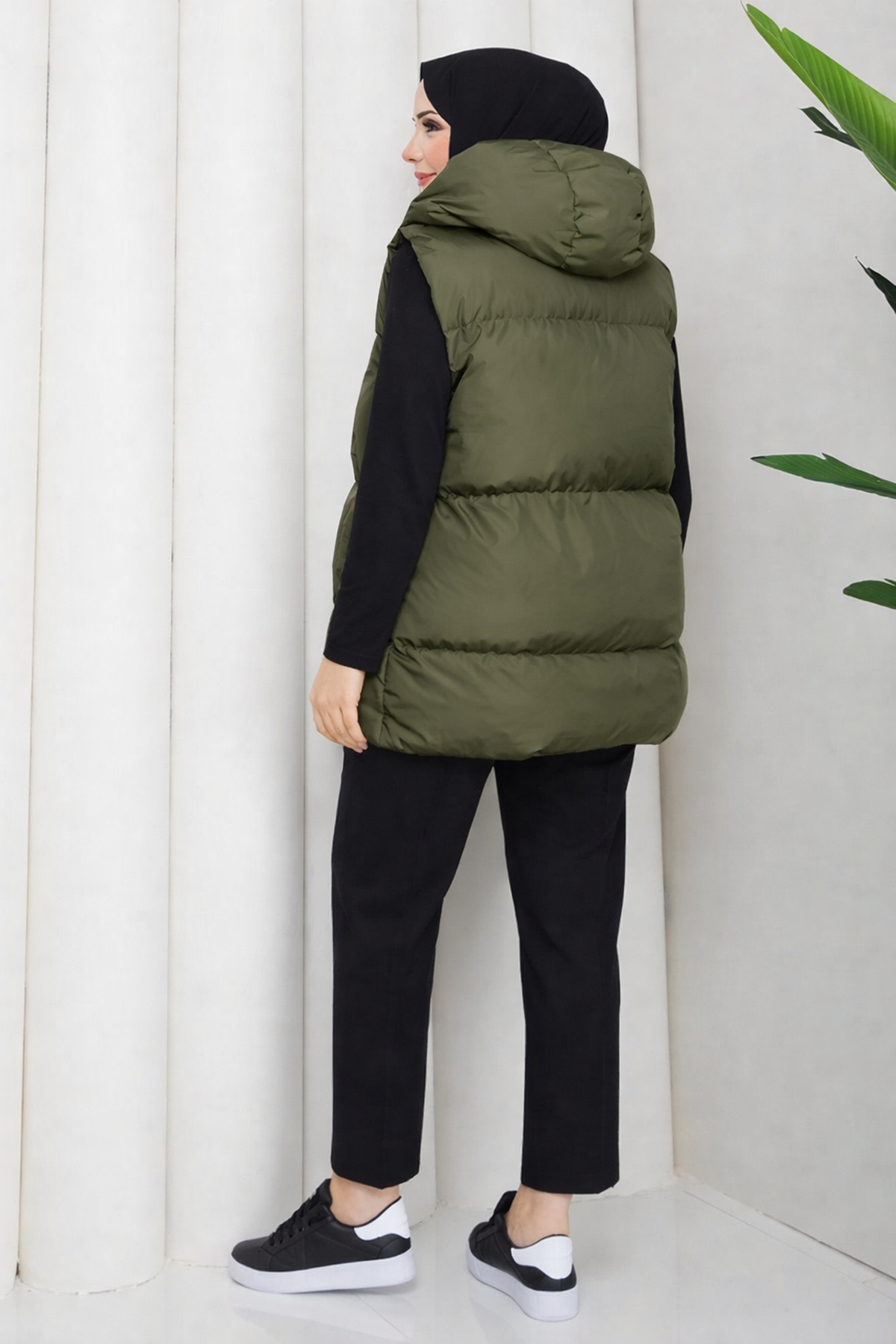 Kadın Fermuarlı Cepli Kapşonlu Haki Şişme Yelek