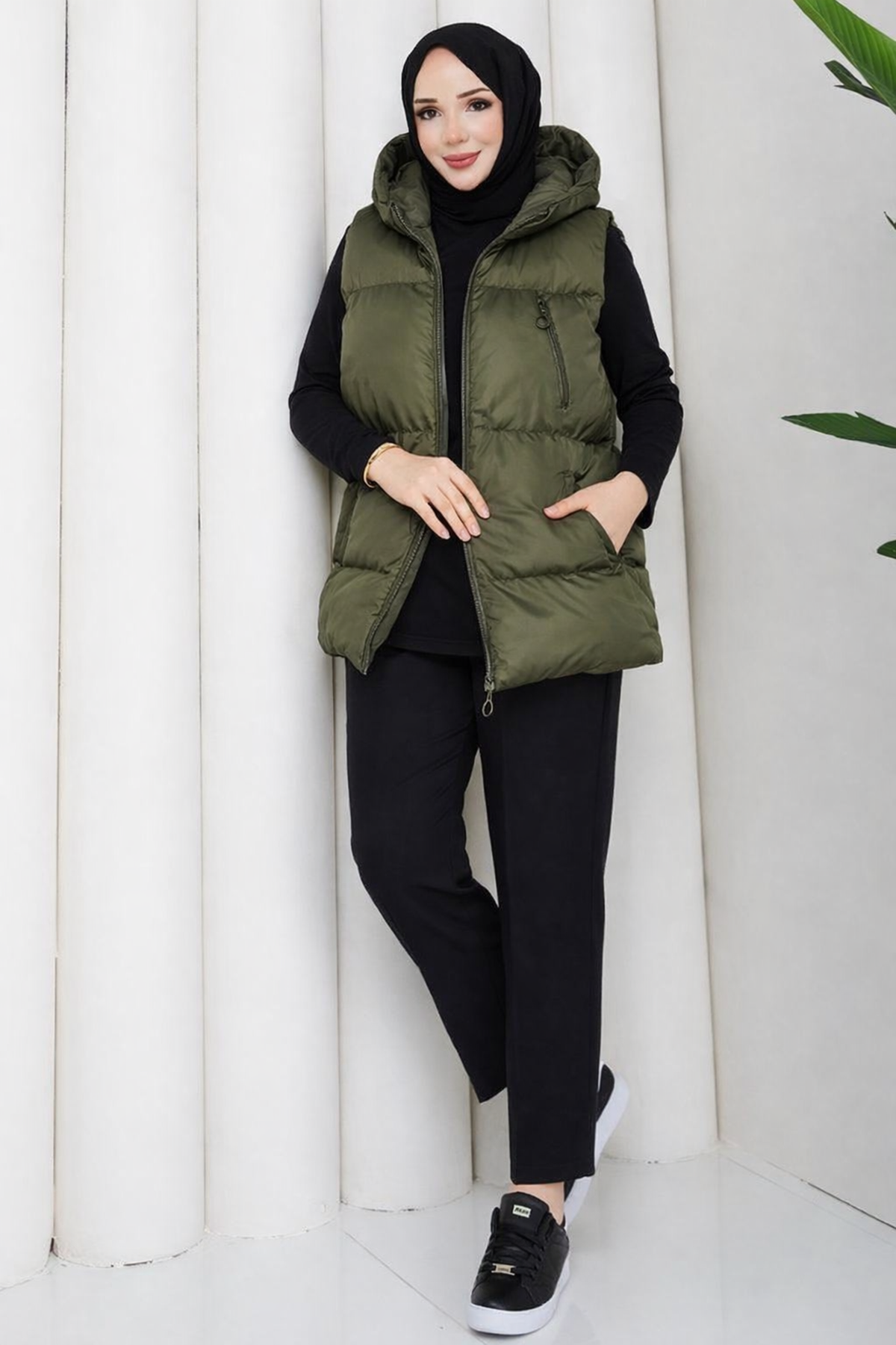 Kadın Fermuarlı Cepli Kapşonlu Haki Şişme Yelek