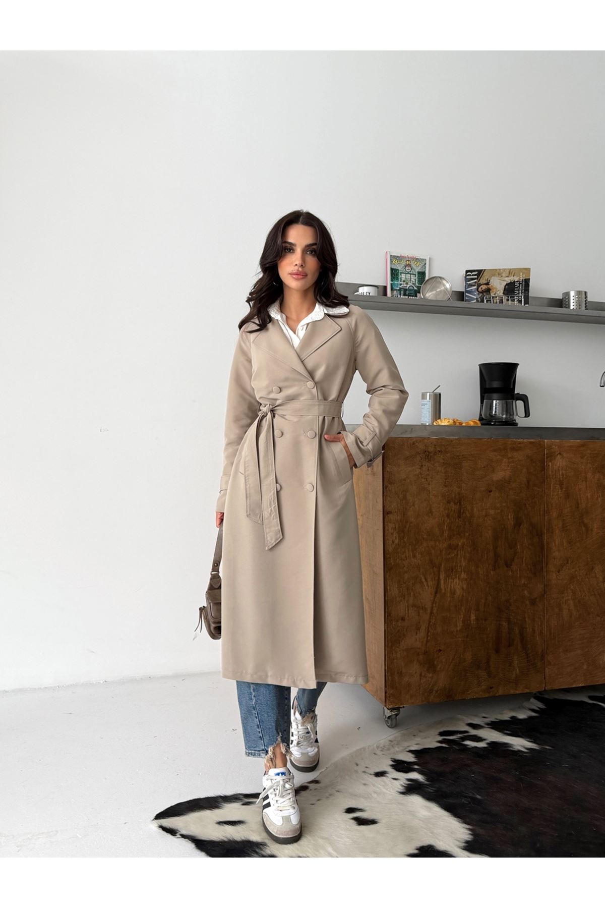 Kadın Klasik Cepli Kuşaklı Trend Midi Krem Trençkot