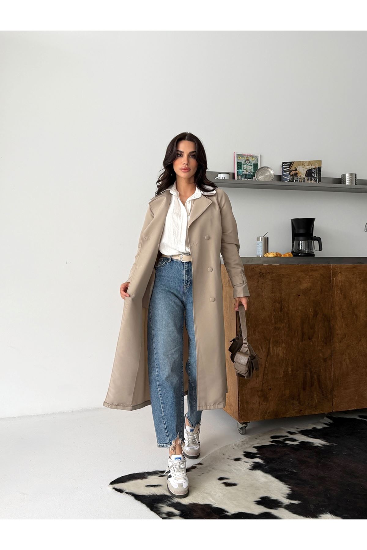 Kadın Klasik Cepli Kuşaklı Trend Midi Krem Trençkot