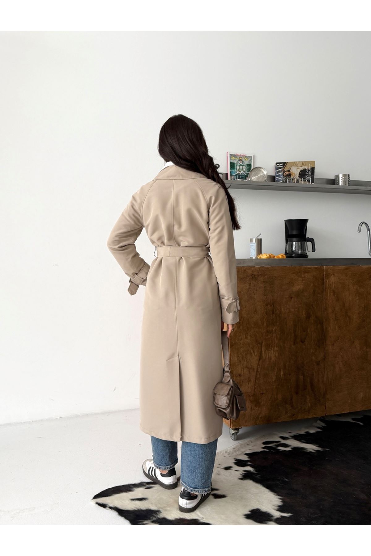 Kadın Klasik Cepli Kuşaklı Trend Midi Krem Trençkot