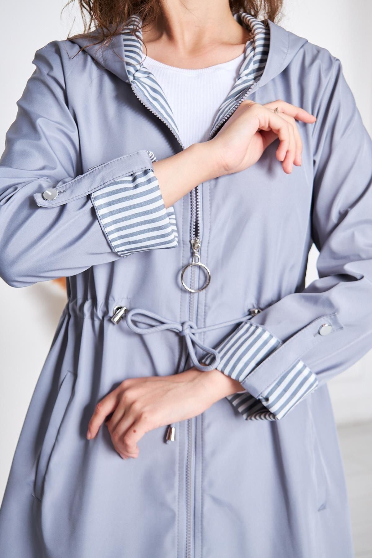 Kadın Beli Büzgülü Su İtici Kapüşonlu Trençkot