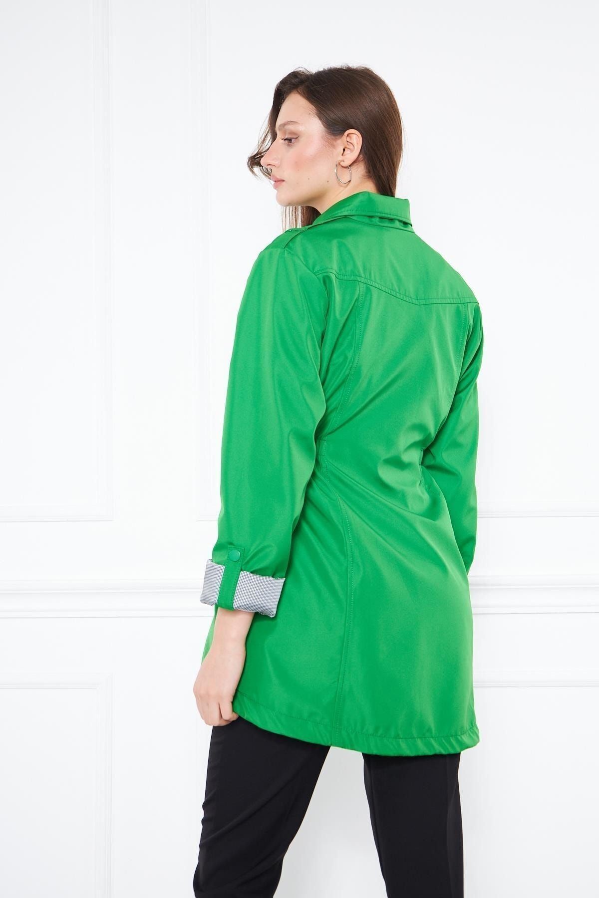 Kadın Beli Büzgülü Kısa Düz Desenli Trençkot