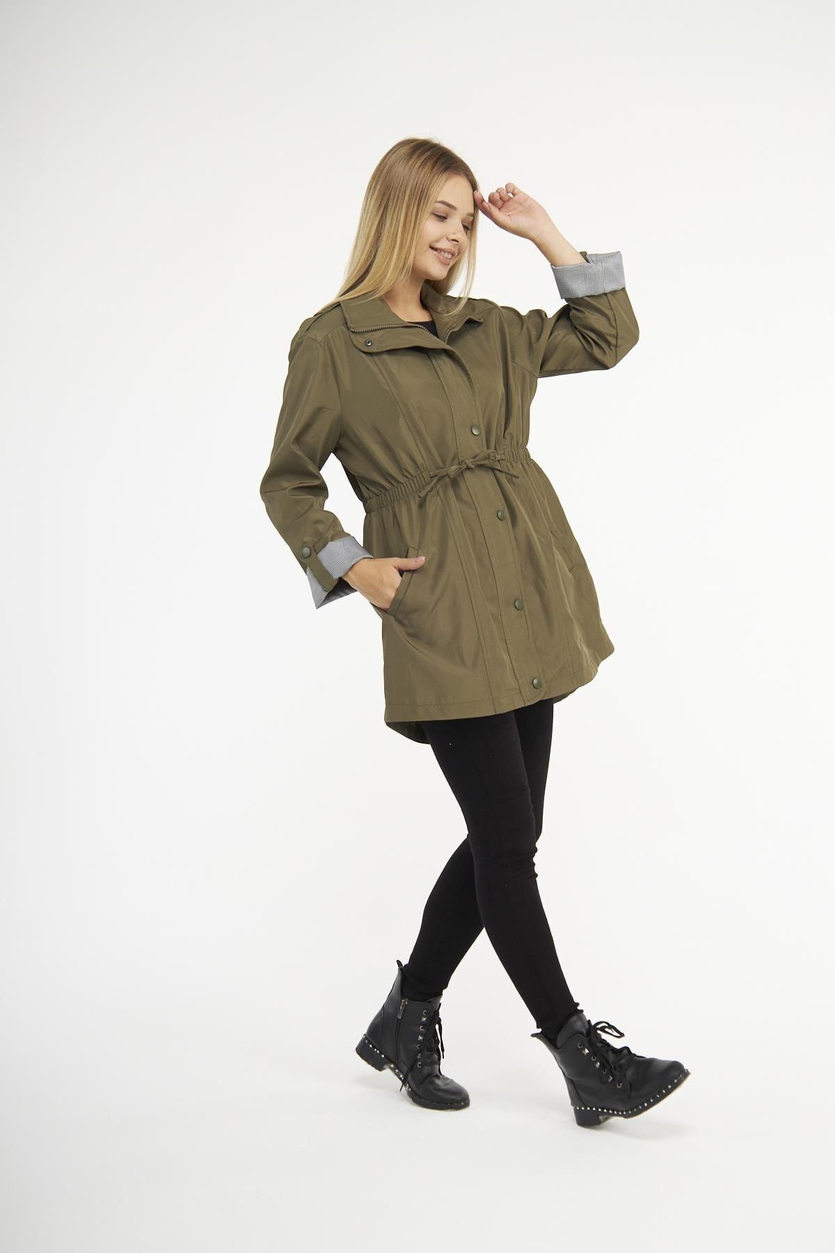 Kadın Beli Büzgülü Kısa Düz Desenli Trençkot