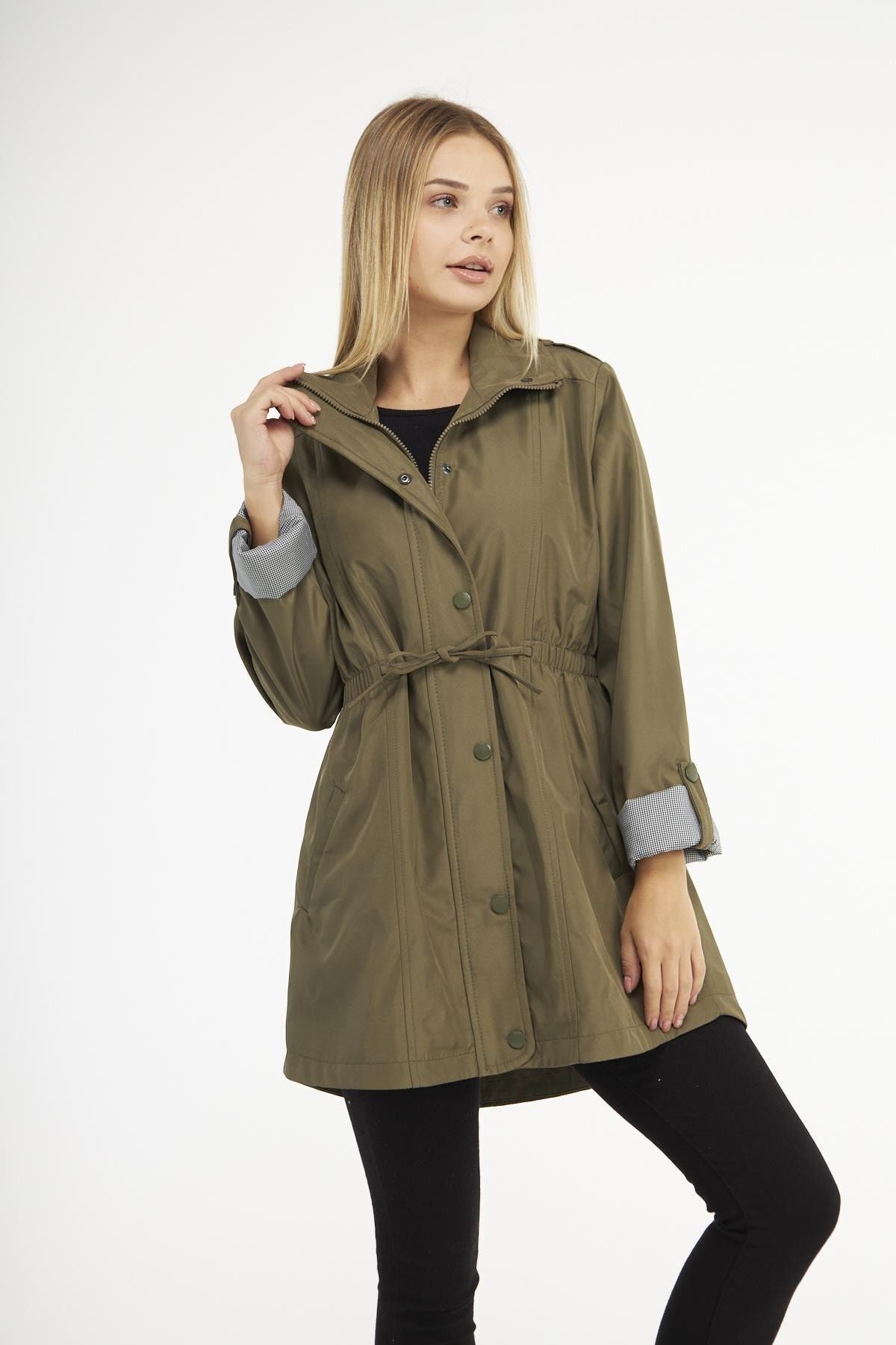 Kadın Beli Büzgülü Kısa Düz Desenli Trençkot