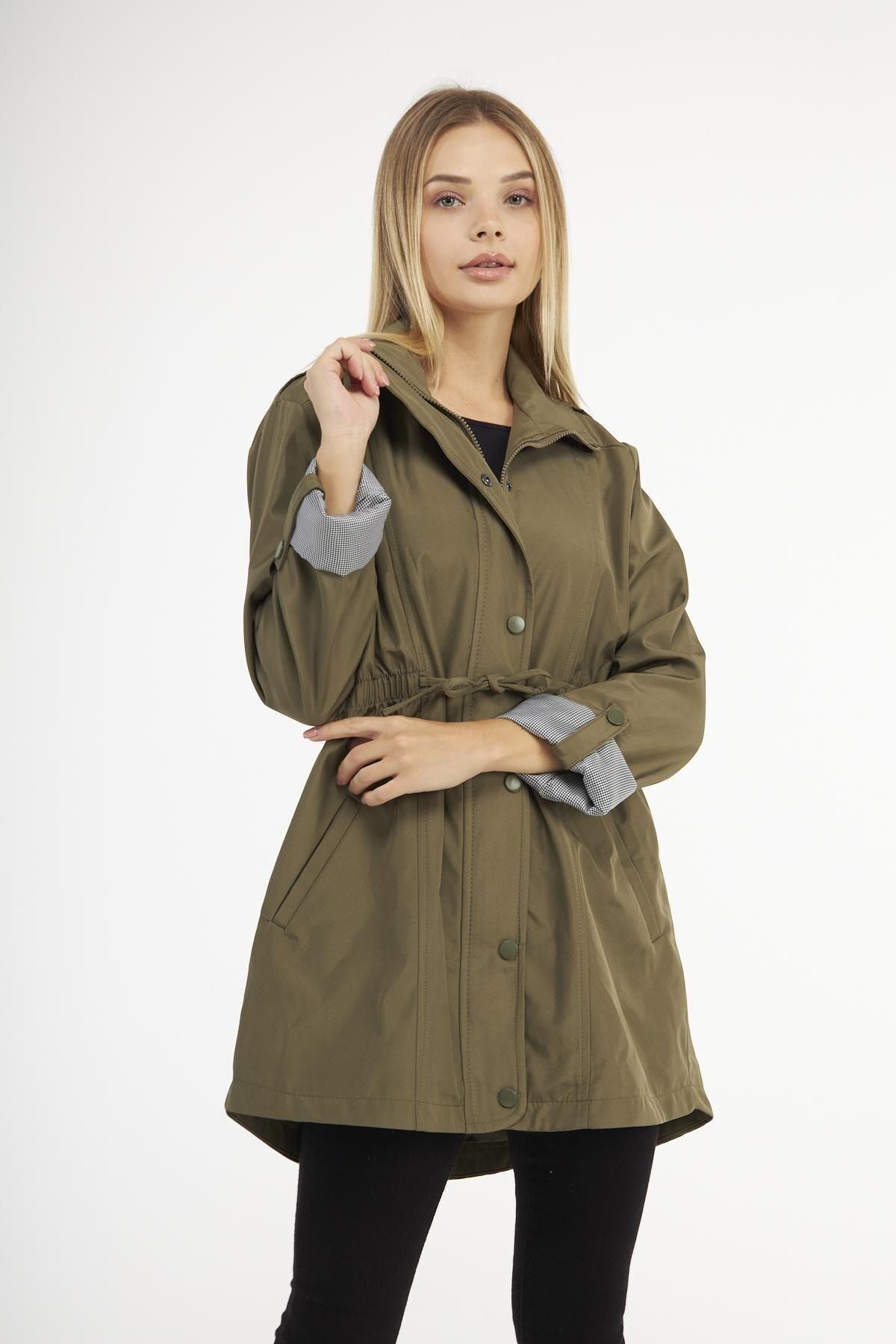 Kadın Beli Büzgülü Kısa Düz Desenli Trençkot