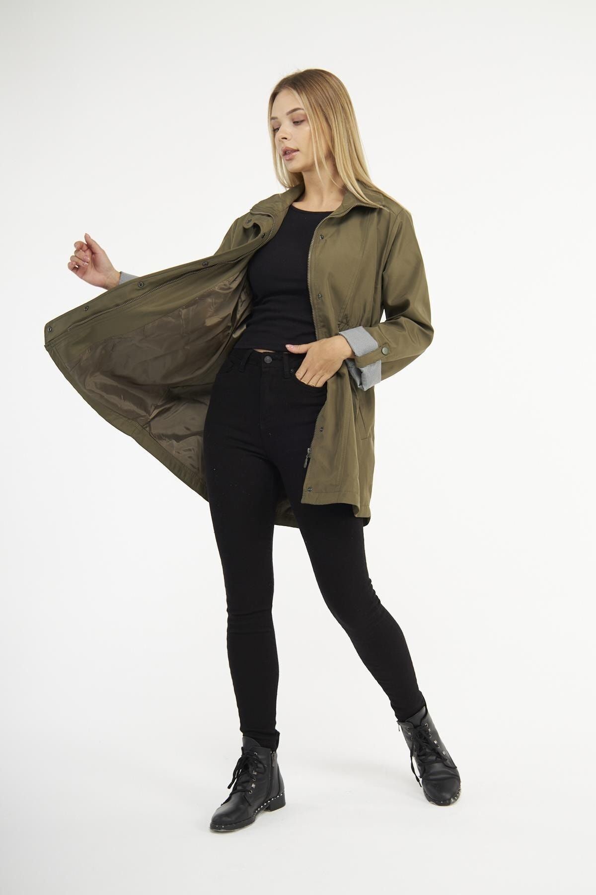 Kadın Beli Büzgülü Kısa Düz Desenli Trençkot