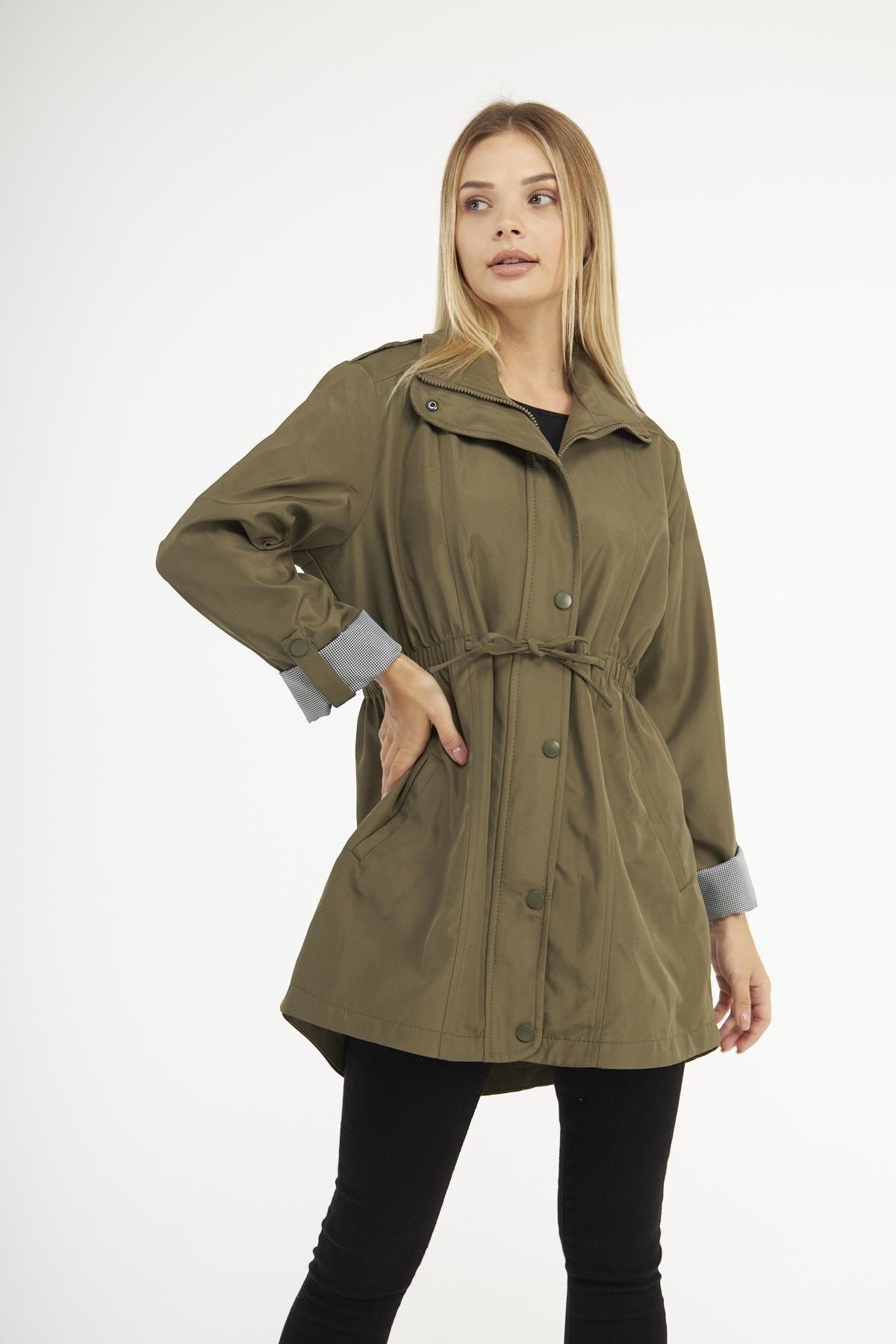 Kadın Beli Büzgülü Kısa Düz Desenli Trençkot