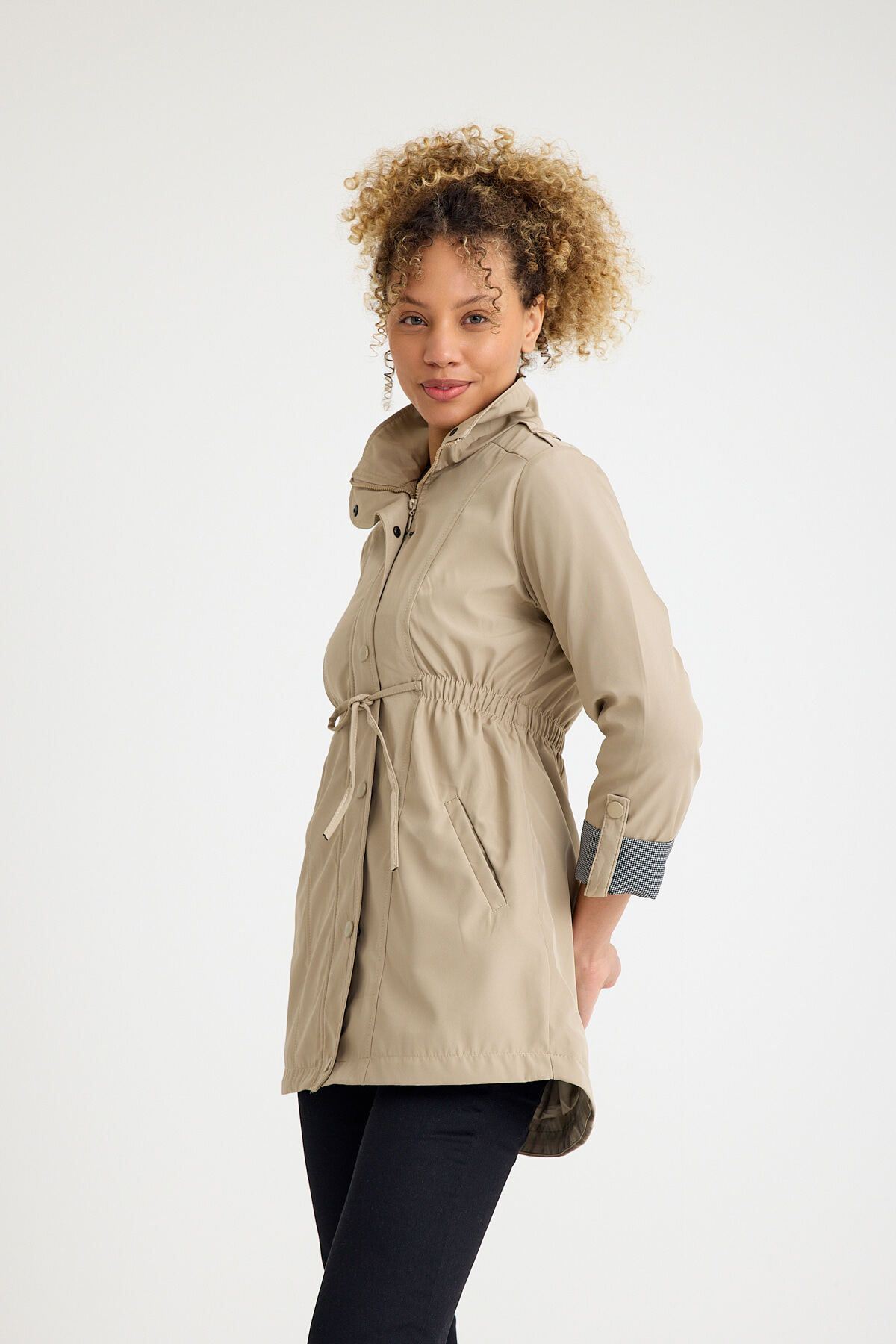 Kadın Beli Büzgülü Kısa Düz Desenli Trençkot