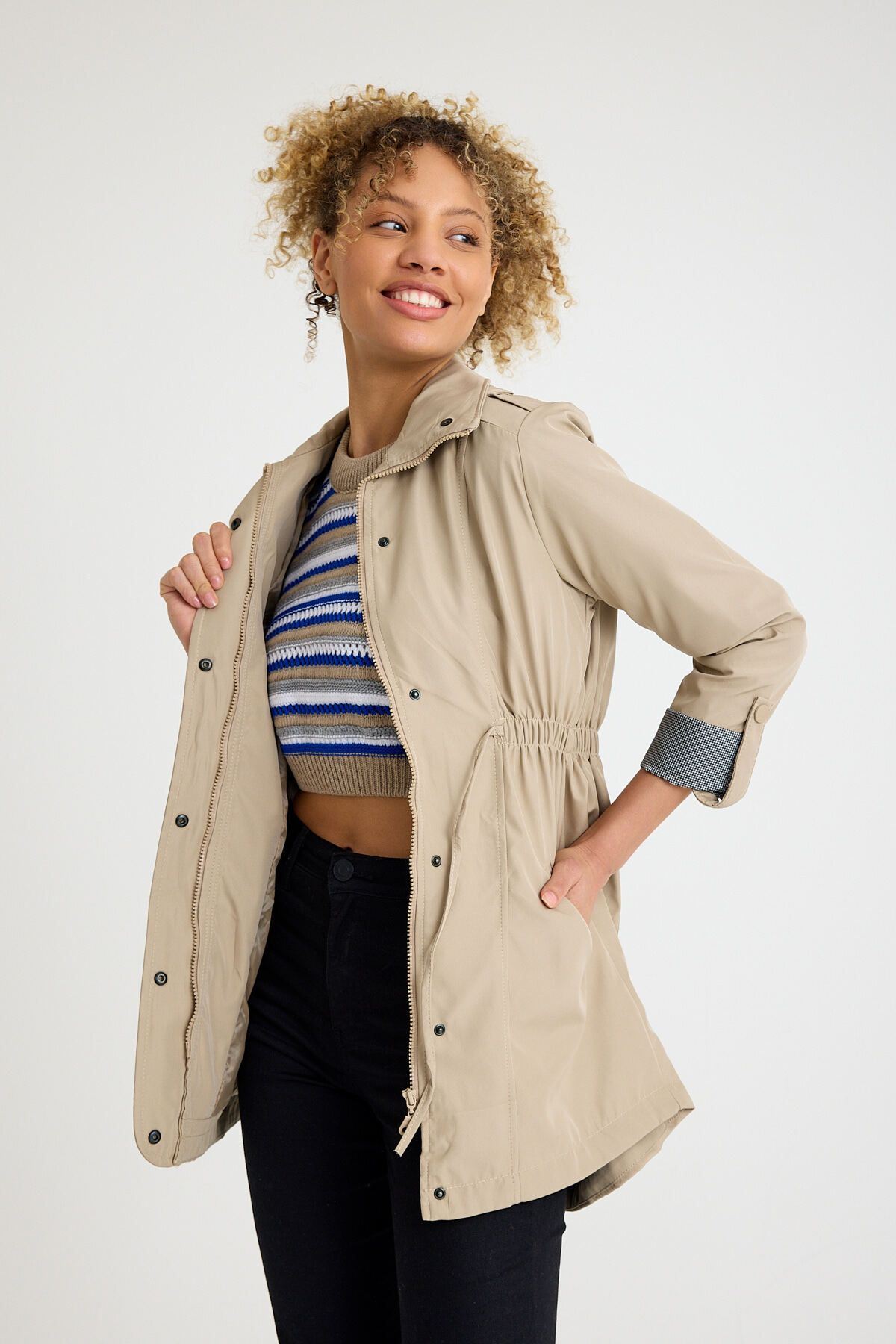 Kadın Beli Büzgülü Kısa Düz Desenli Trençkot