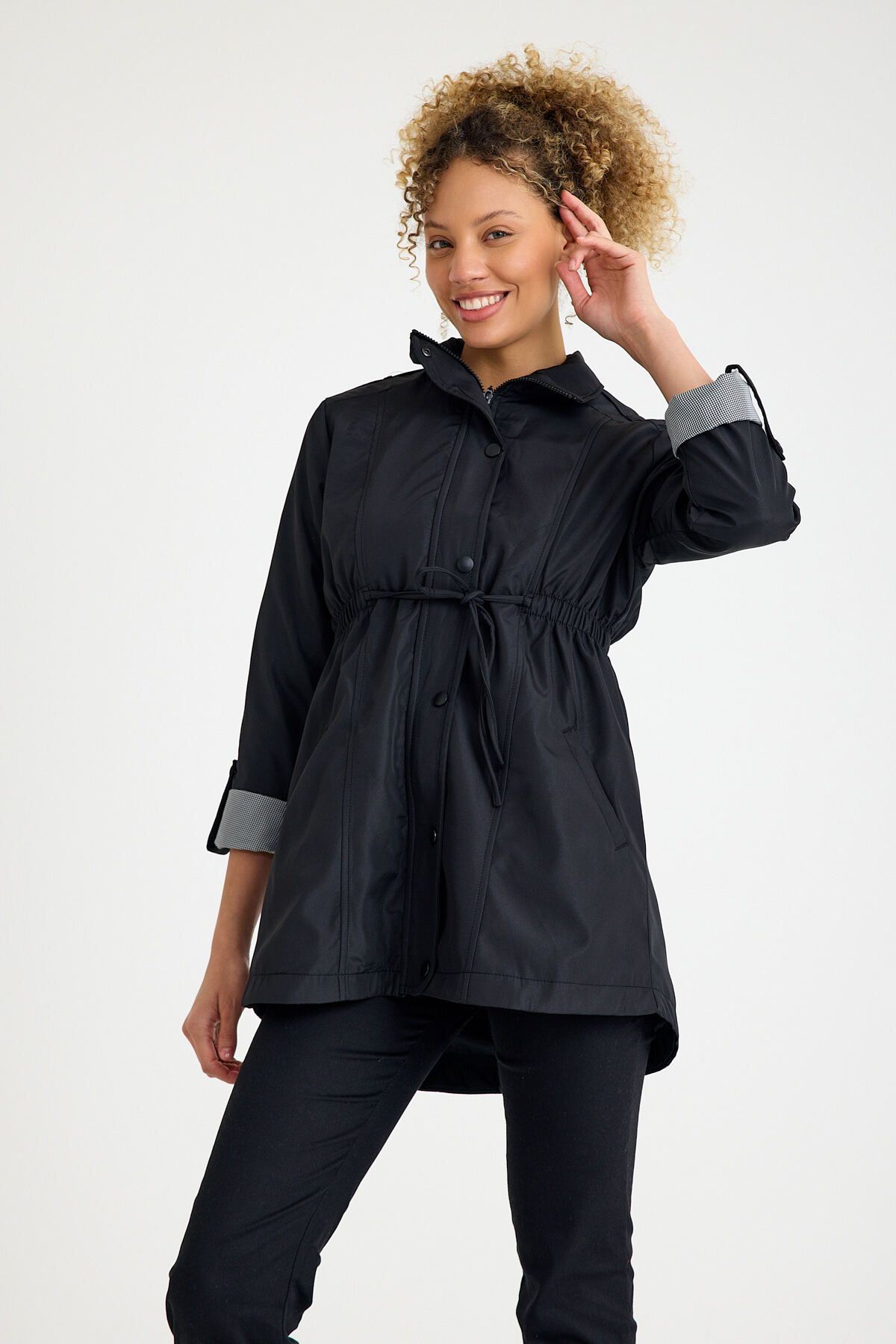 Kadın Beli Büzgülü Kısa Düz Desenli Trençkot