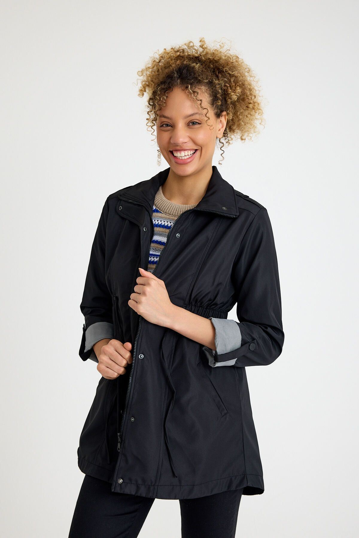 Kadın Beli Büzgülü Kısa Düz Desenli Trençkot