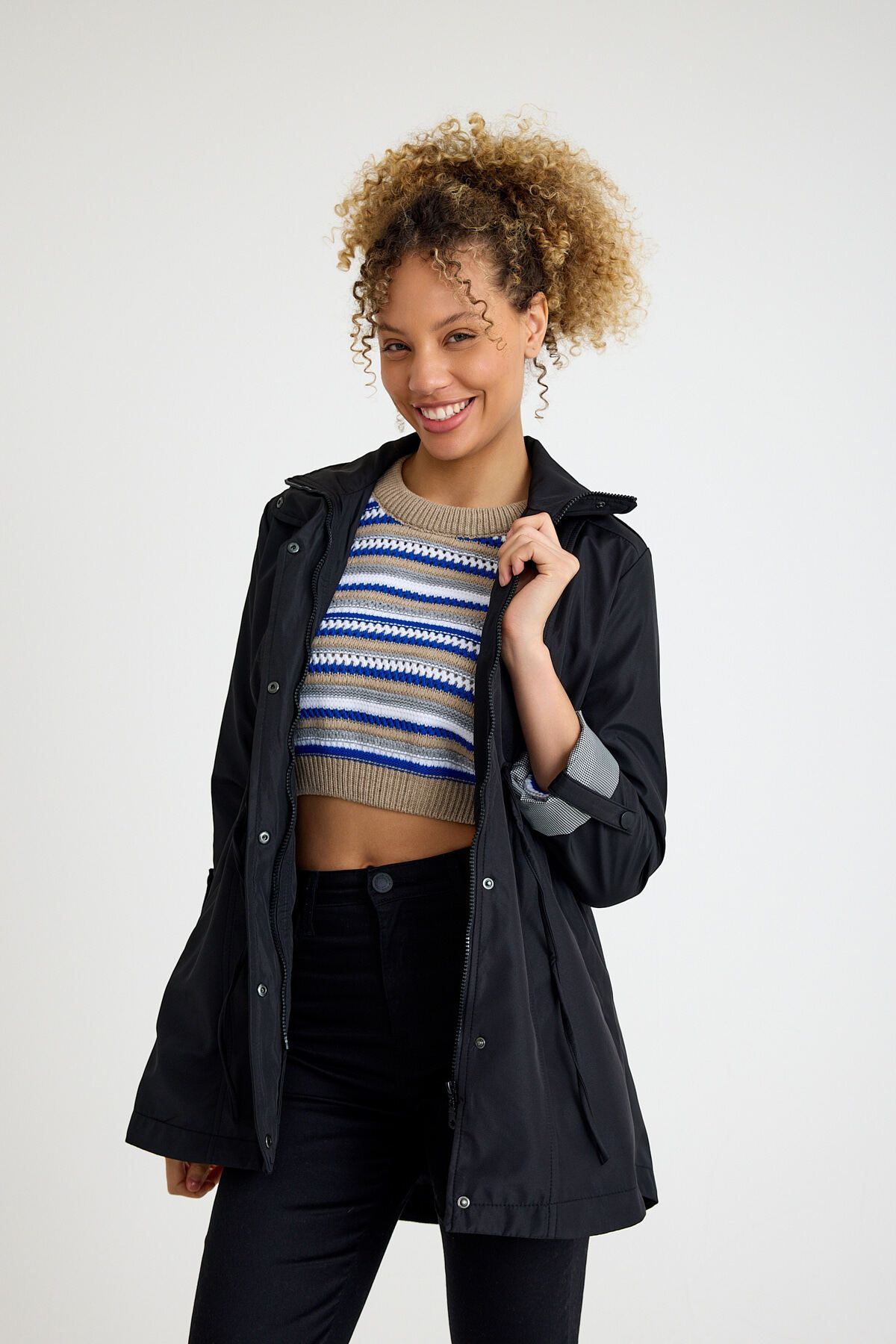 Kadın Beli Büzgülü Kısa Düz Desenli Trençkot