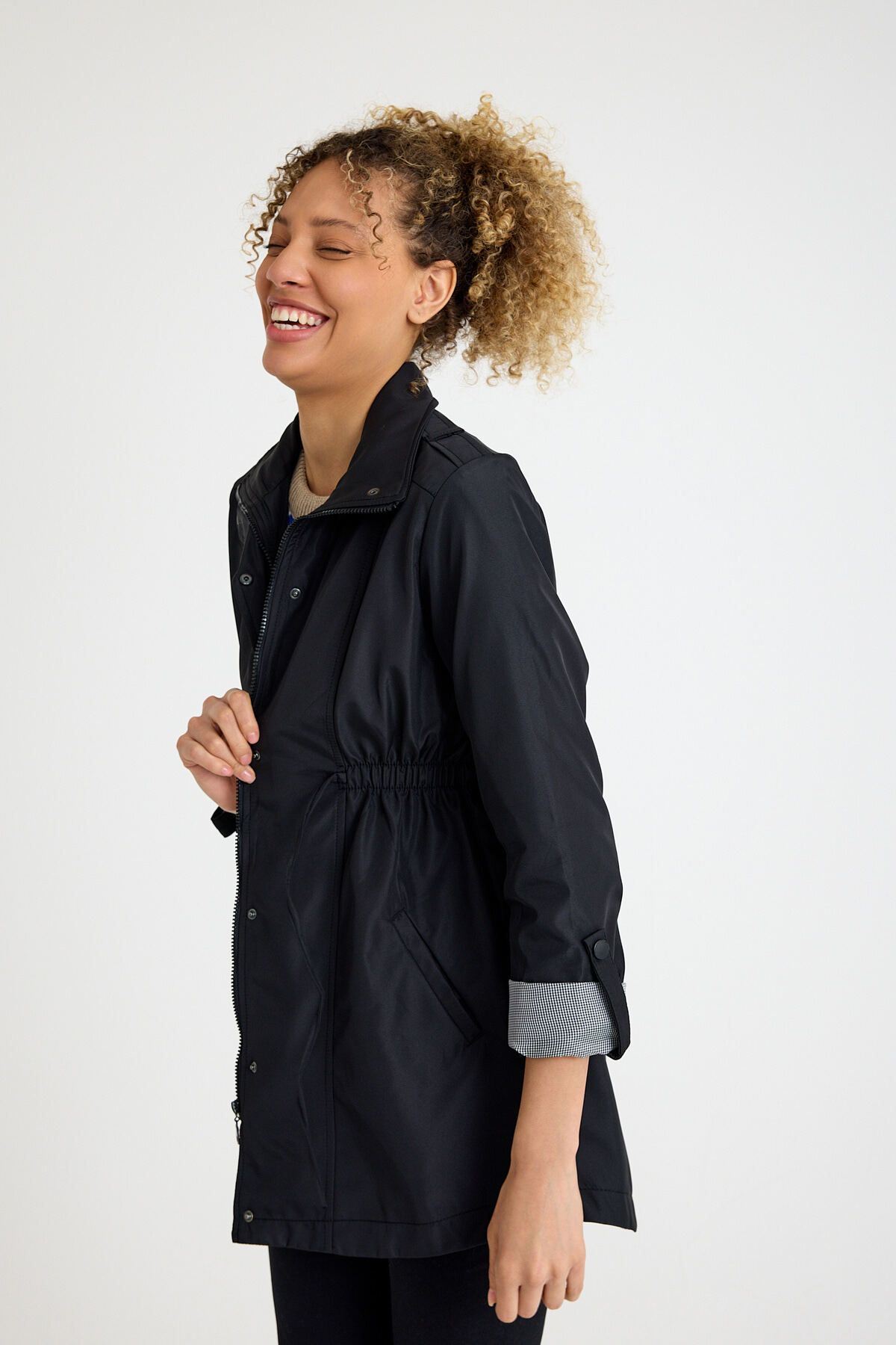 Kadın Beli Büzgülü Kısa Düz Desenli Trençkot