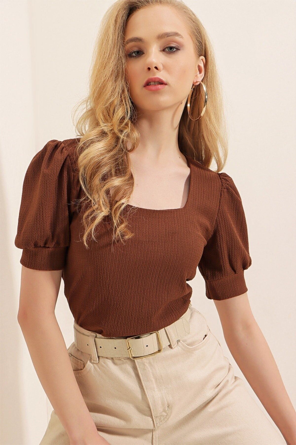 Kare Yaka Örme Bluz