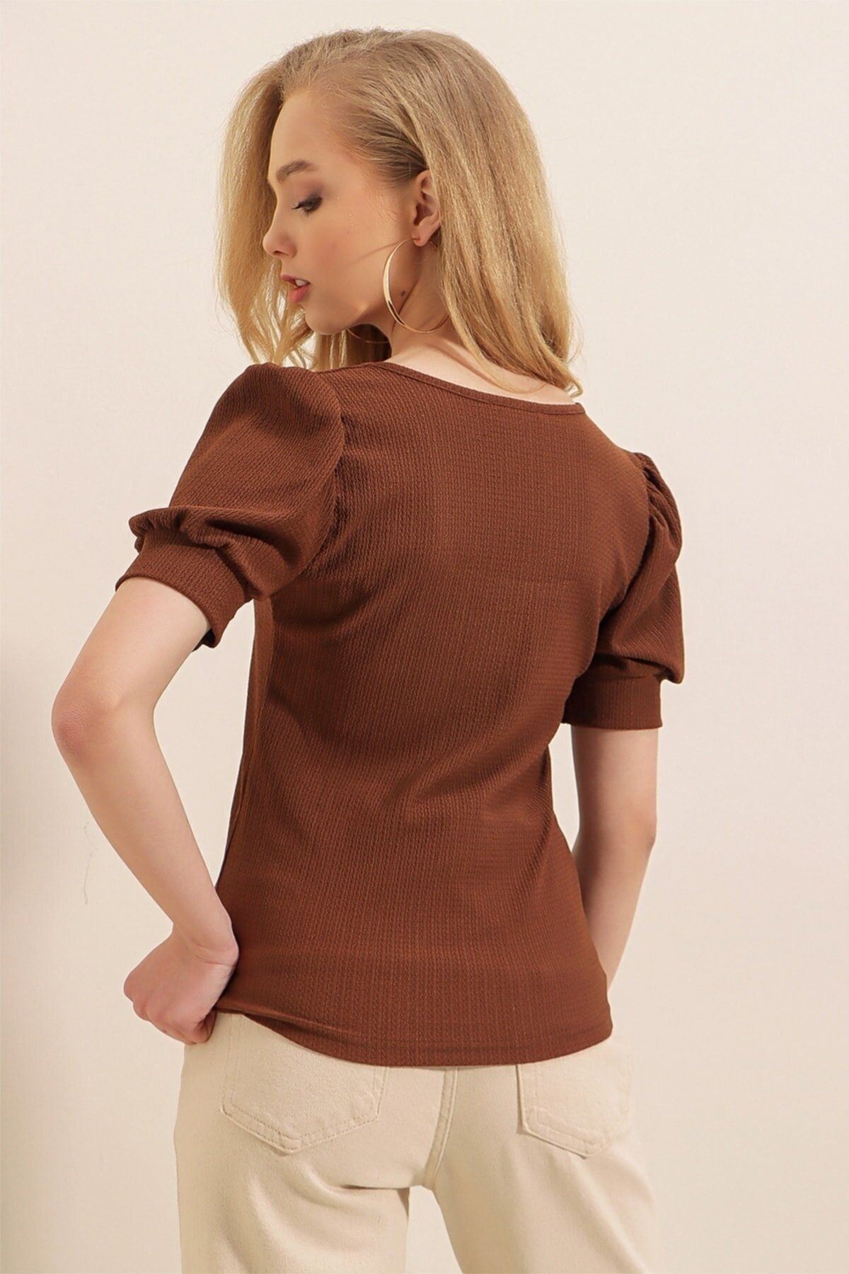 Kare Yaka Örme Bluz